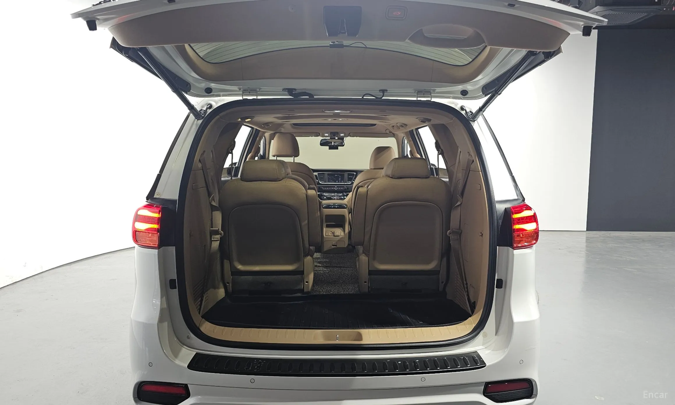 Kia Carnival превью 20