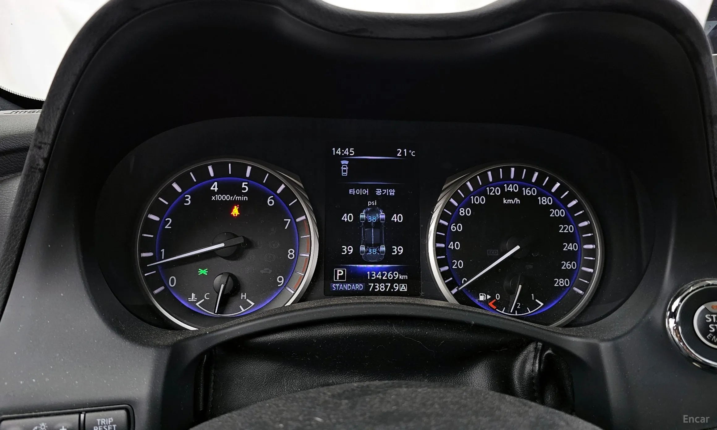 Infiniti Q60 (CV37) превью 8