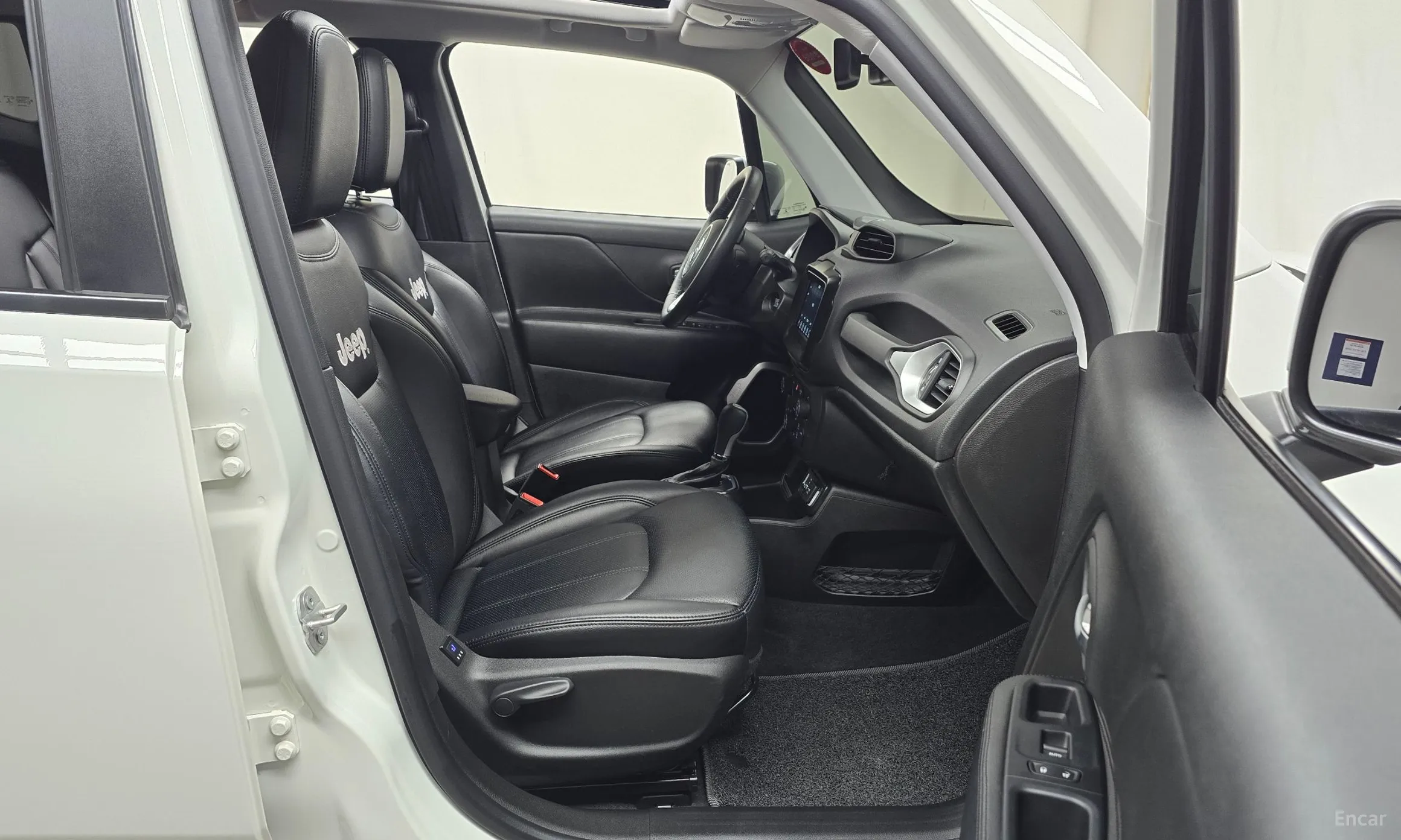Jeep Renegade превью 11