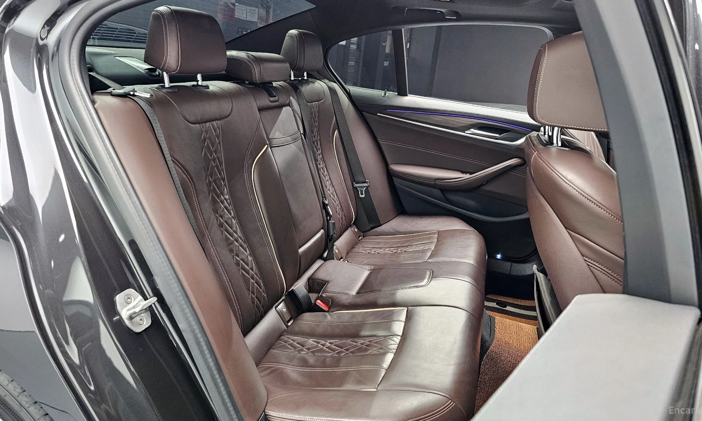 BMW 5 Series (G30) превью 12
