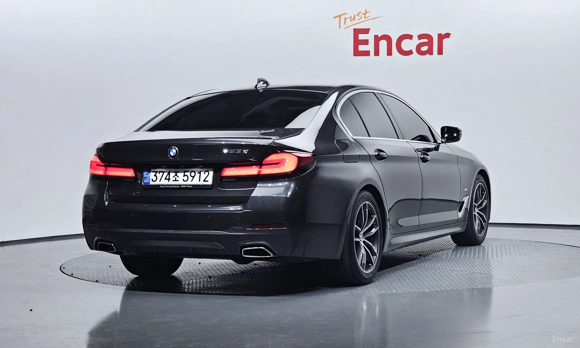 BMW 5 Series (G30) превью 2