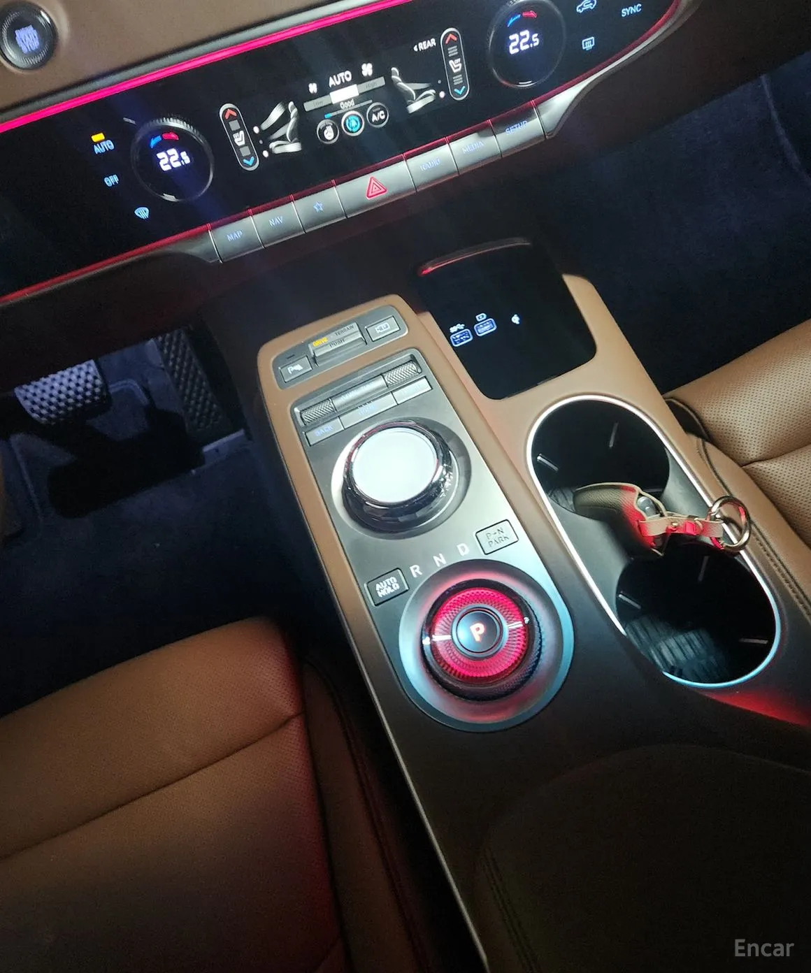 Genesis GV70 превью 15