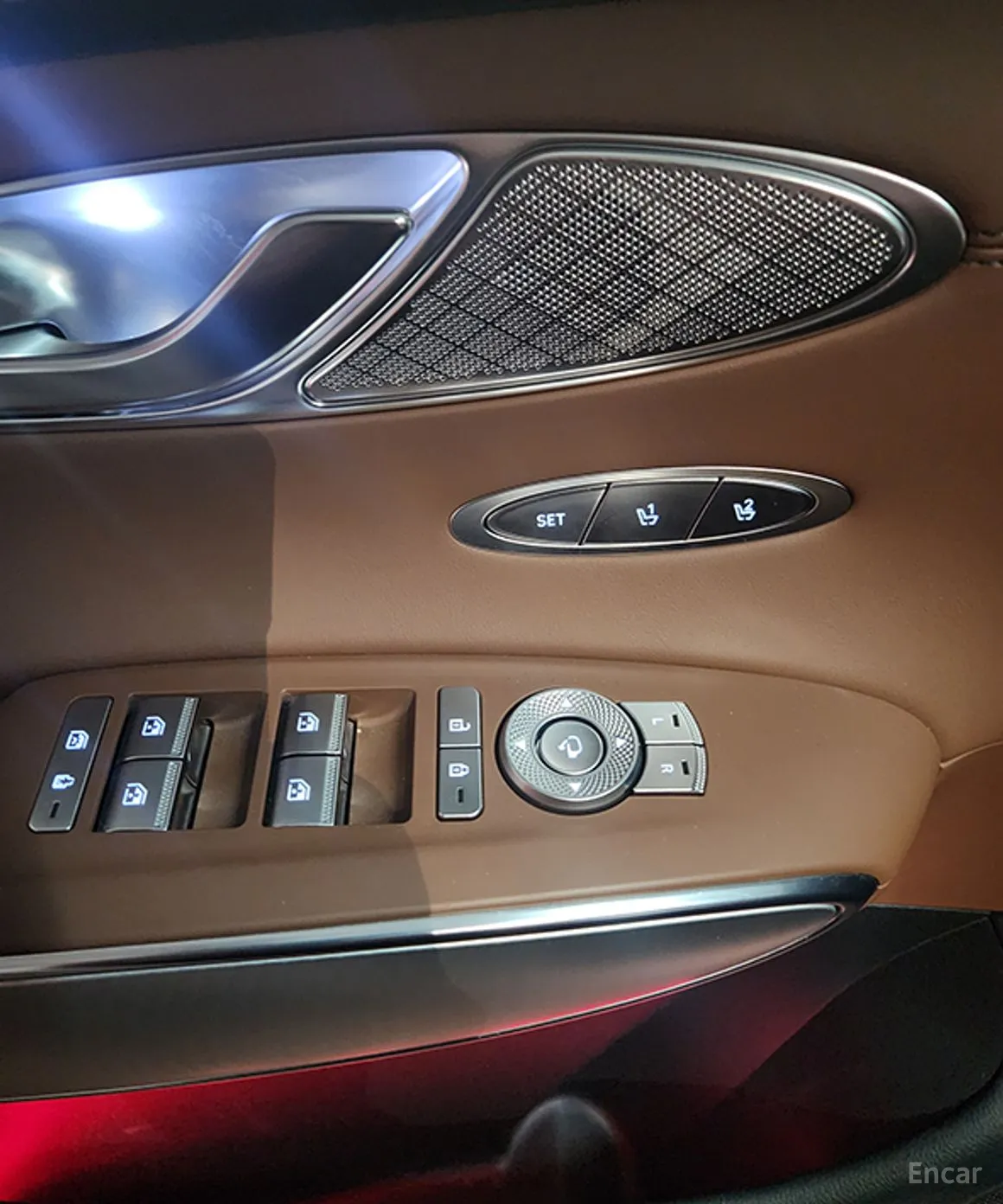 Genesis GV70 превью 7