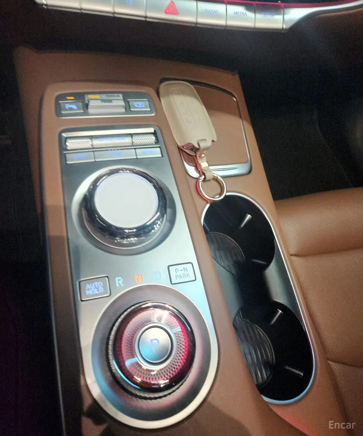 Genesis GV70 превью 9