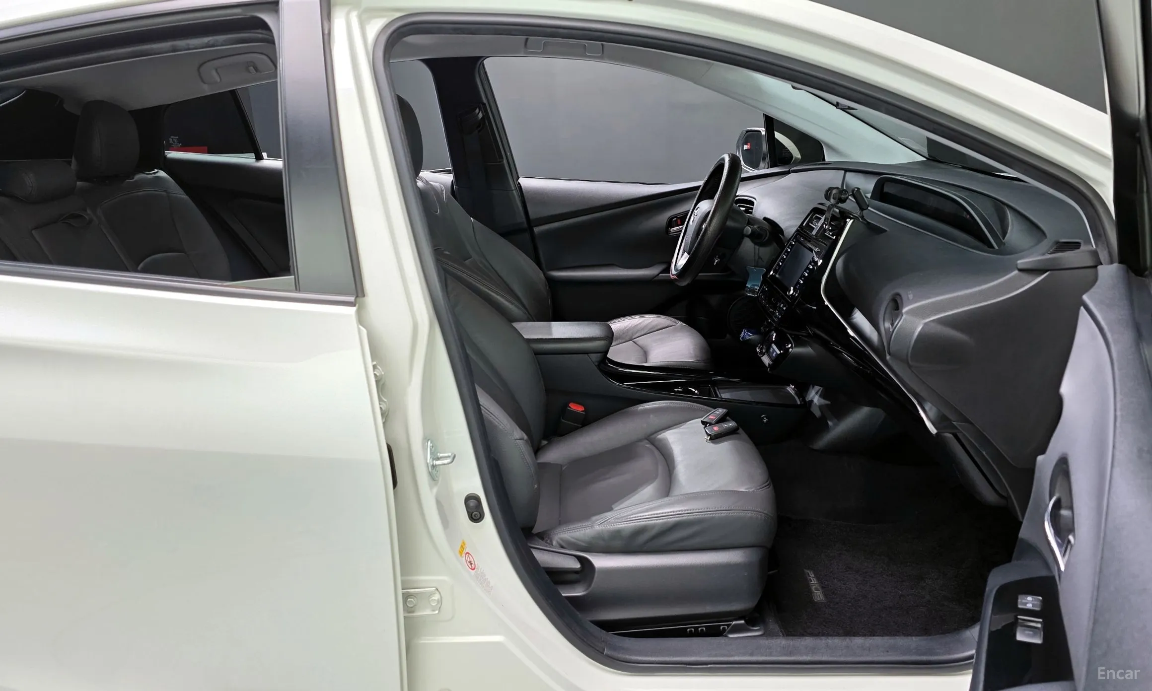 Toyota Prius 4th Generation превью 10
