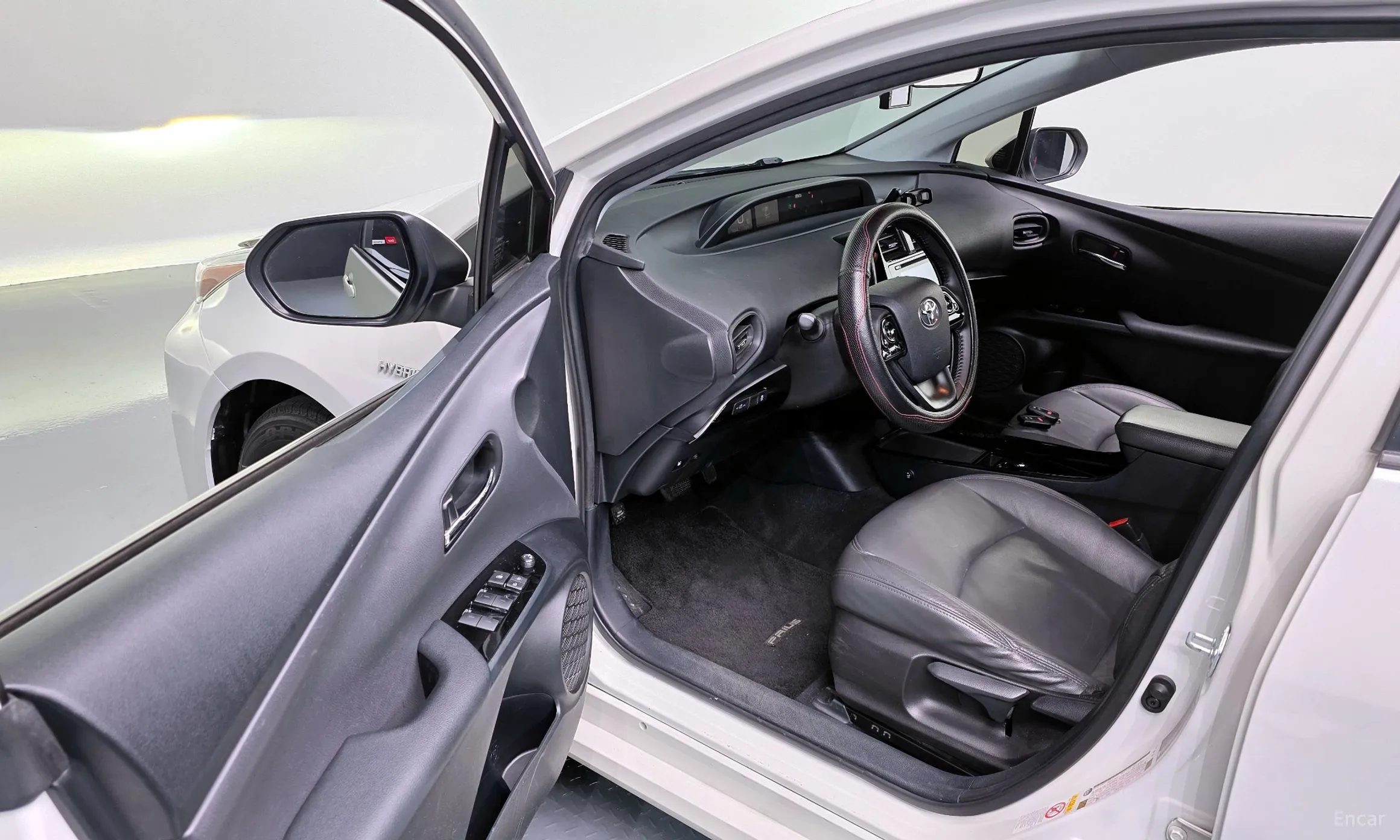 Toyota Prius 4th Generation превью 11