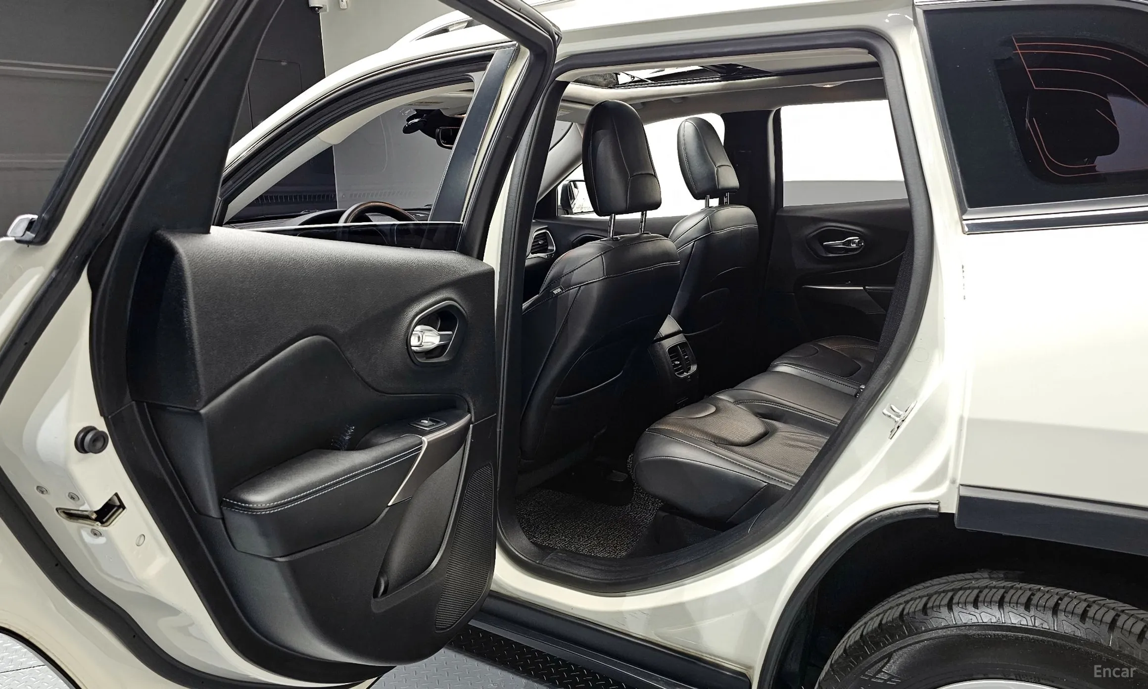 Jeep Cherokee (KL) превью 12