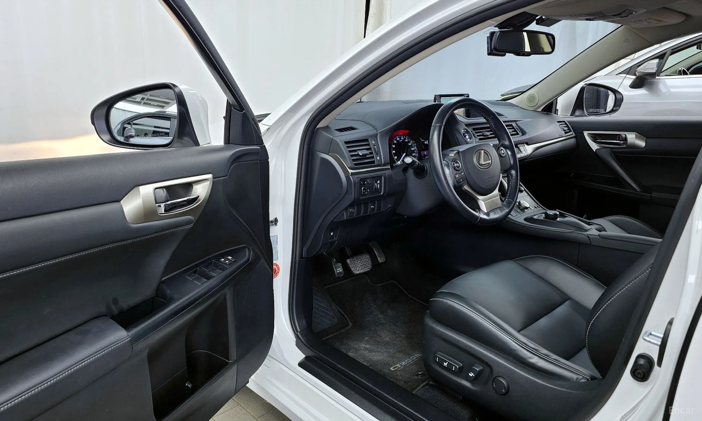 Lexus CT200h превью 10