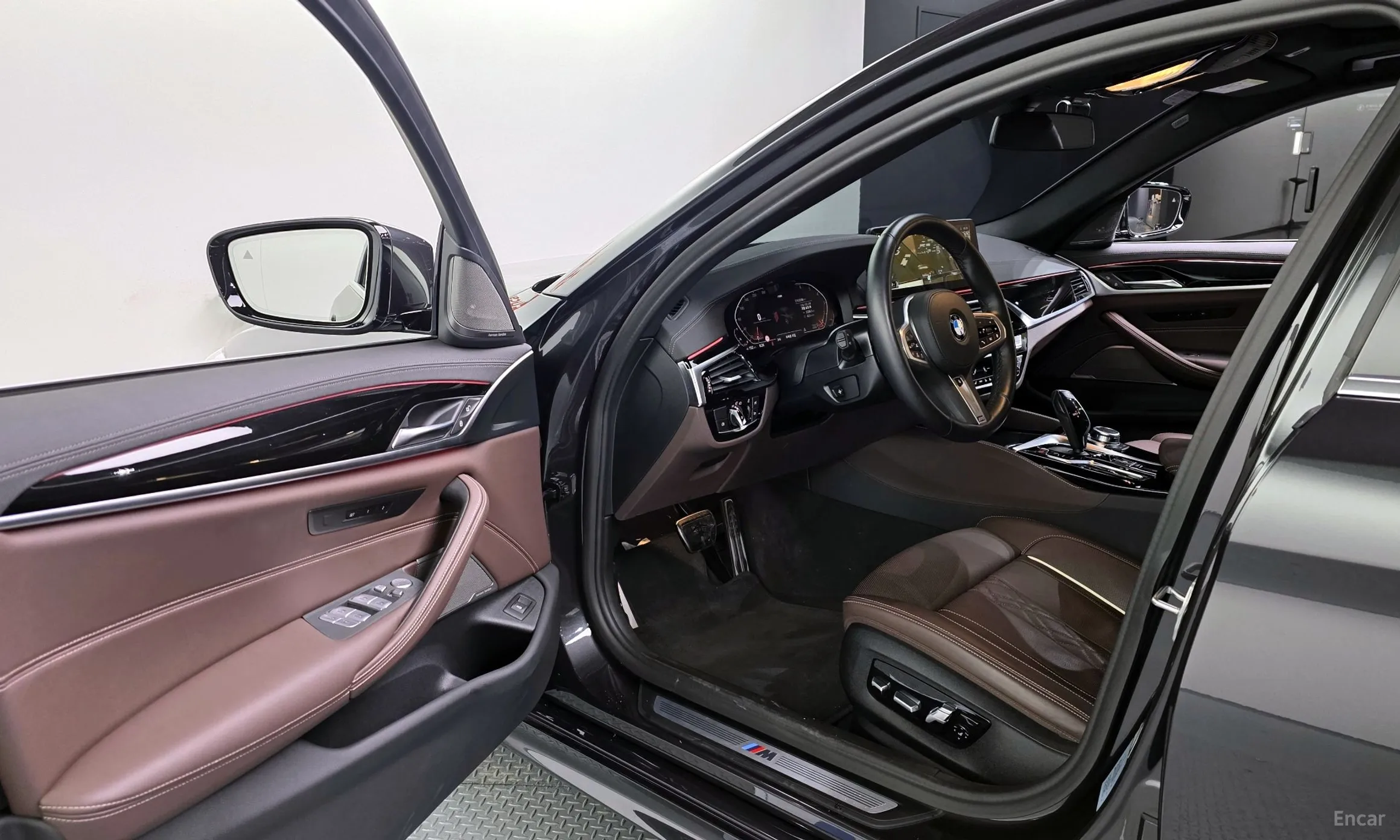 BMW 5 Series (G30) превью 10