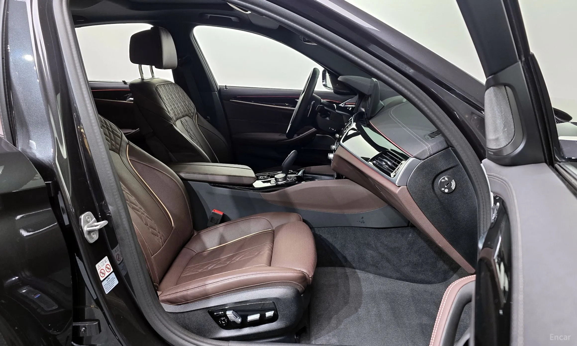 BMW 5 Series (G30) превью 11
