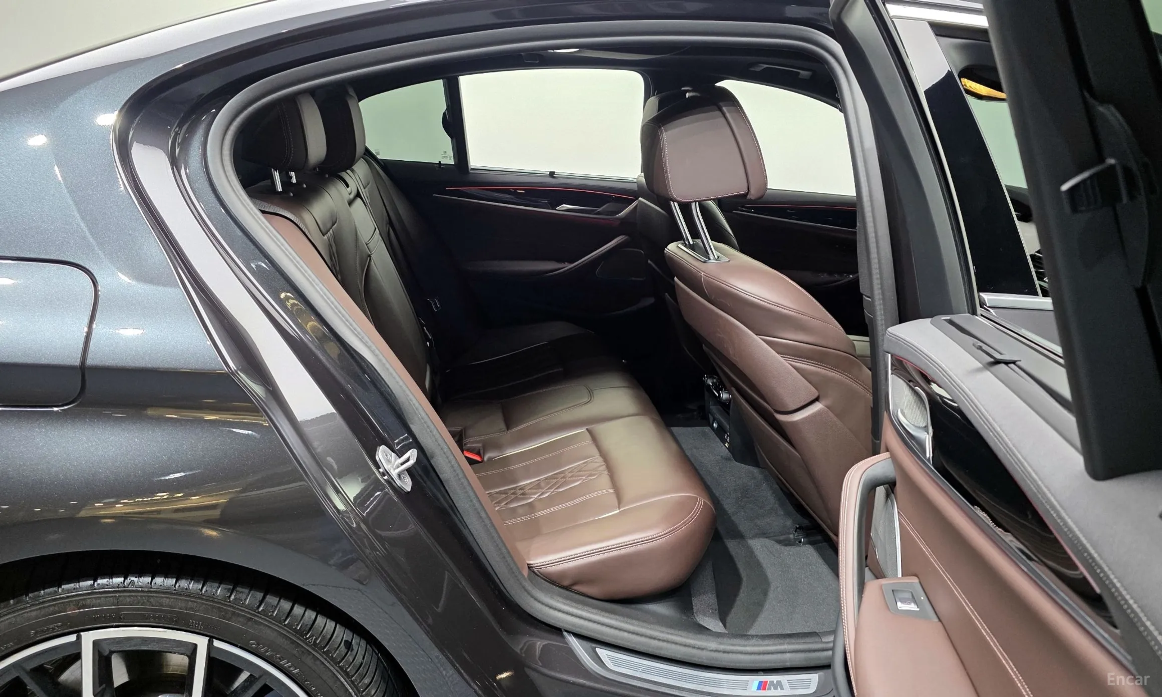 BMW 5 Series (G30) превью 12