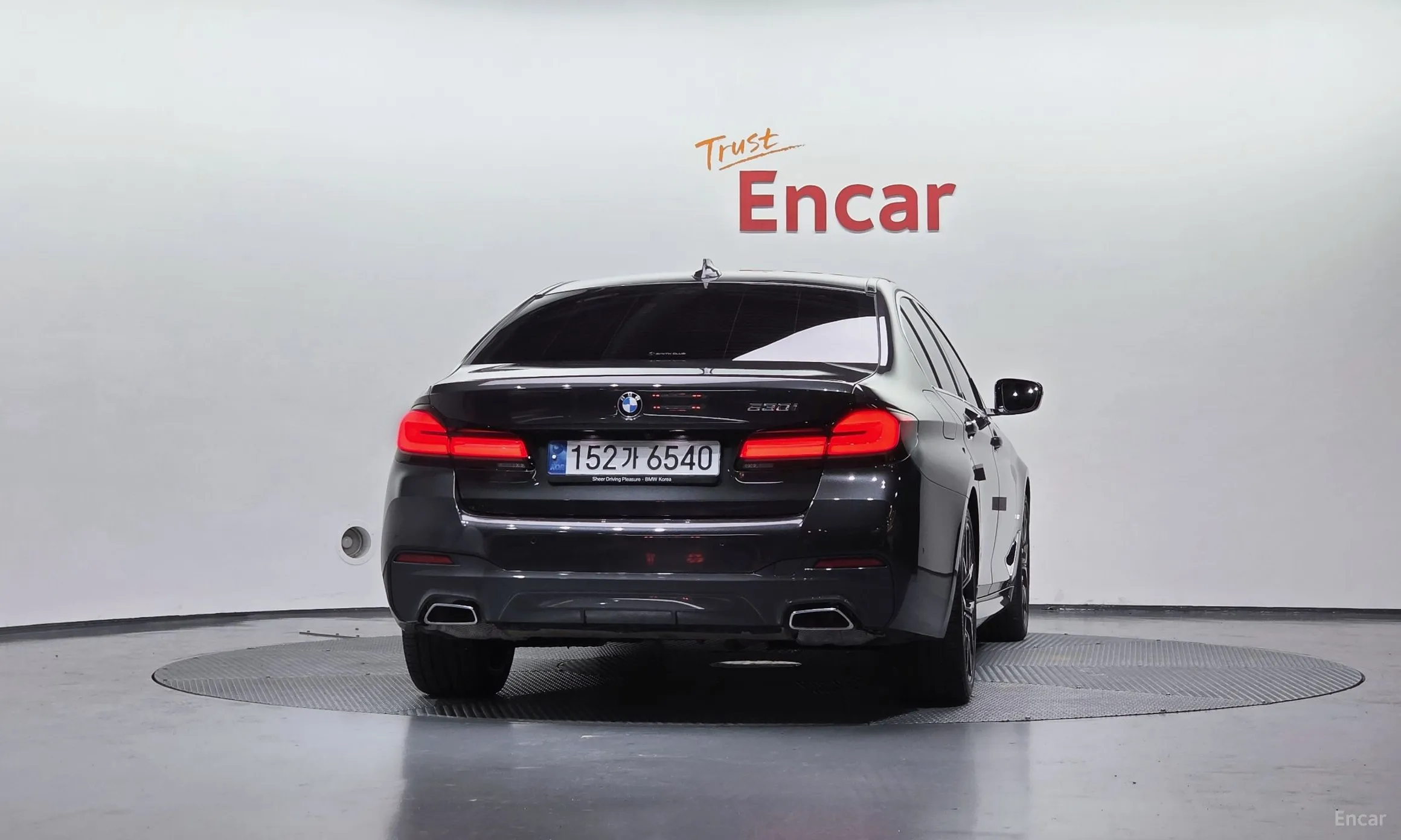 BMW 5 Series (G30) превью 4