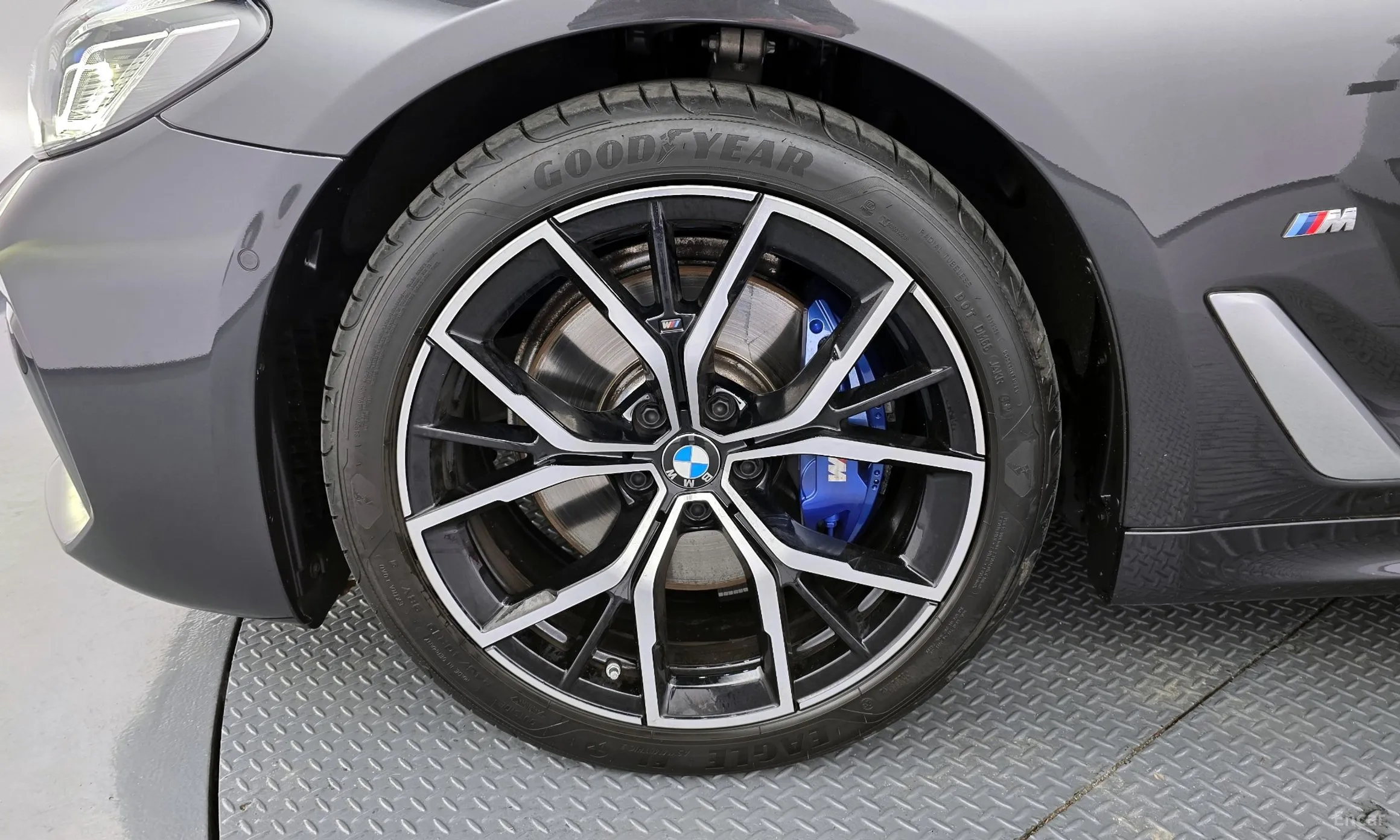 BMW 5 Series (G30) превью 5