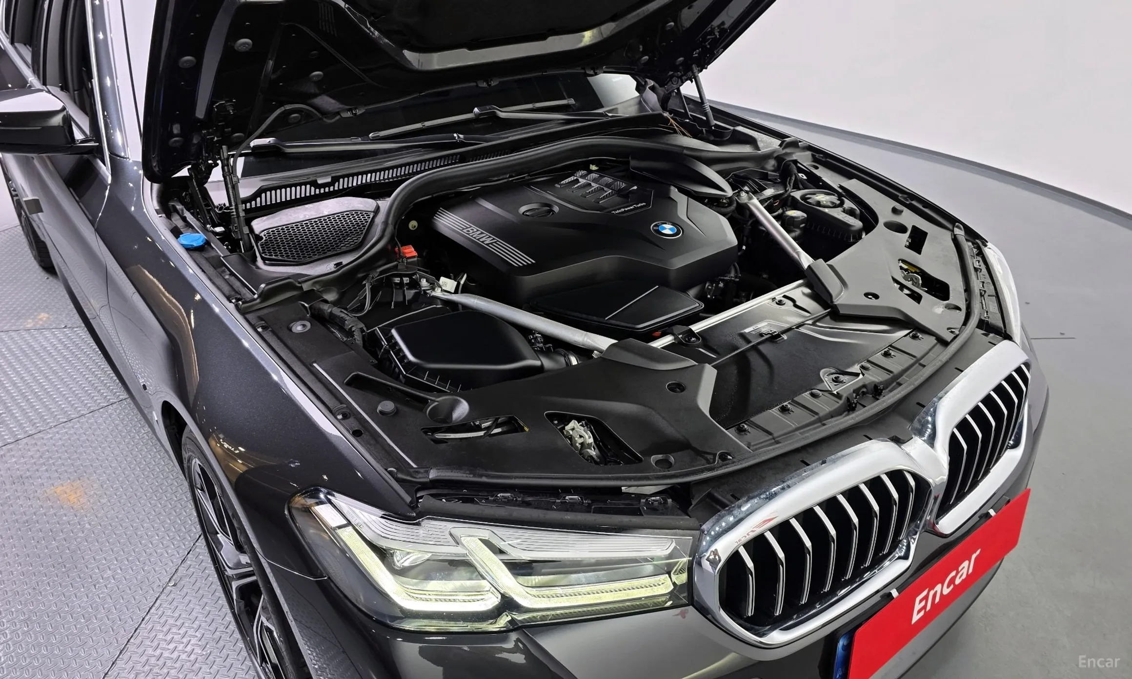 BMW 5 Series (G30) превью 6