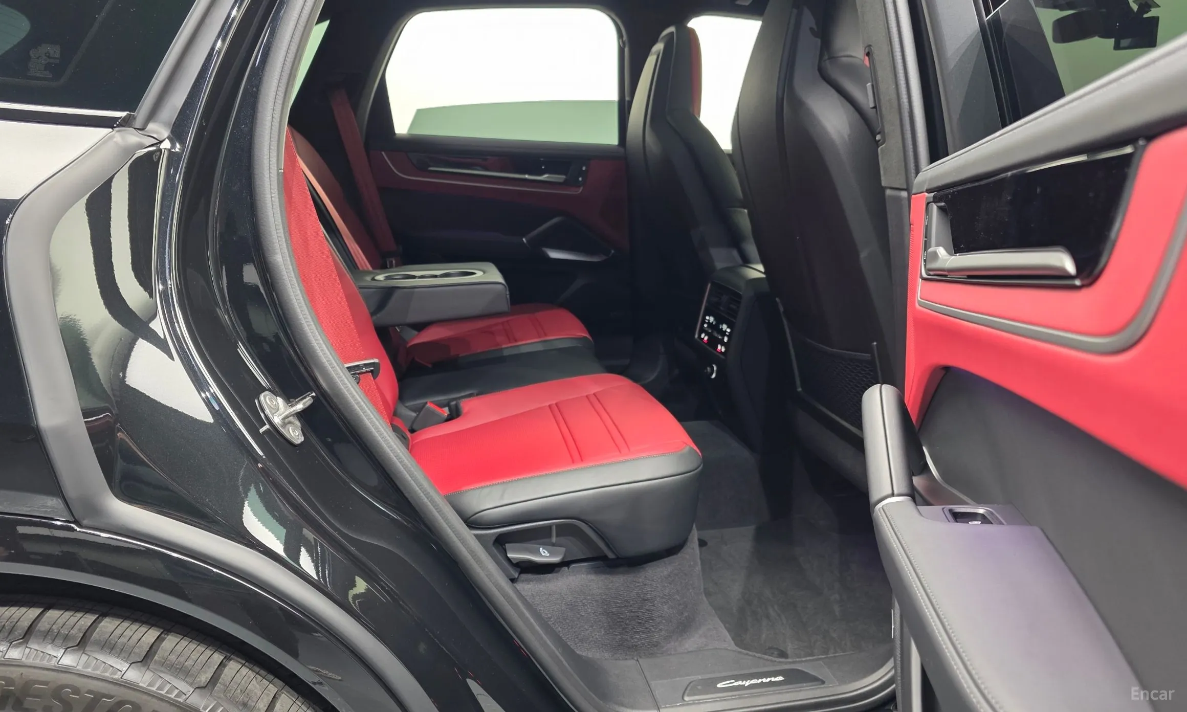 Porsche Cayenne (PO536) превью 12