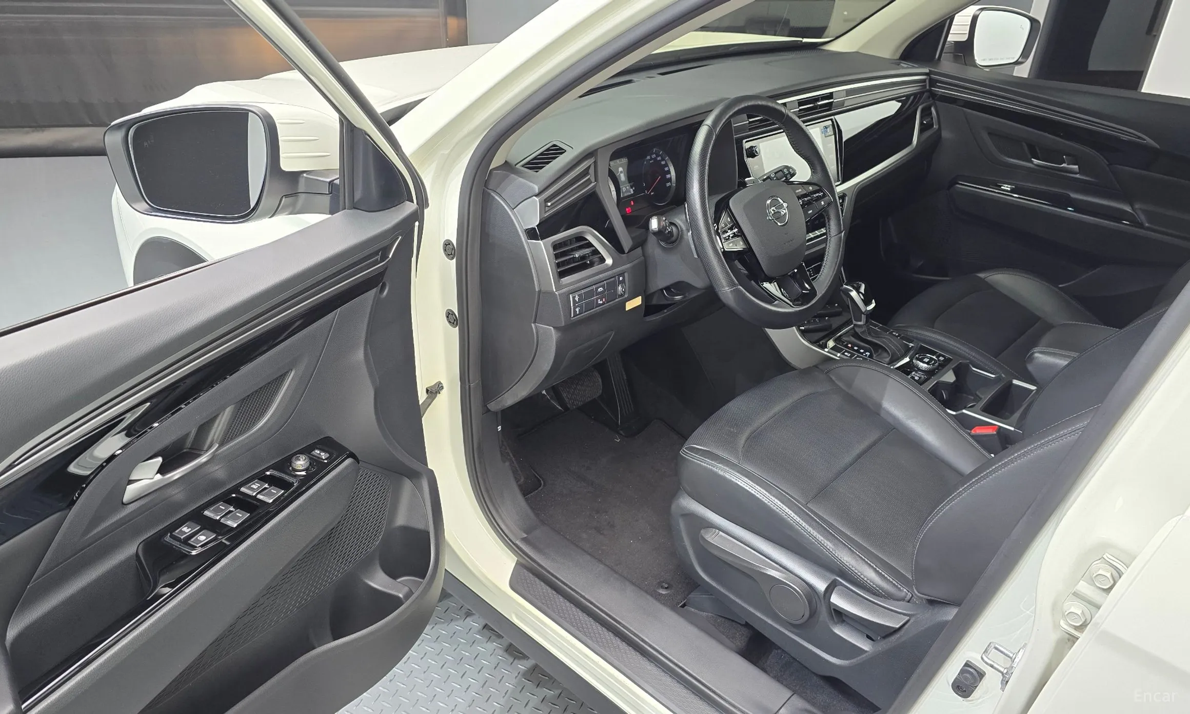KG Mobility (SsangYong) Beautiful Korando превью 11