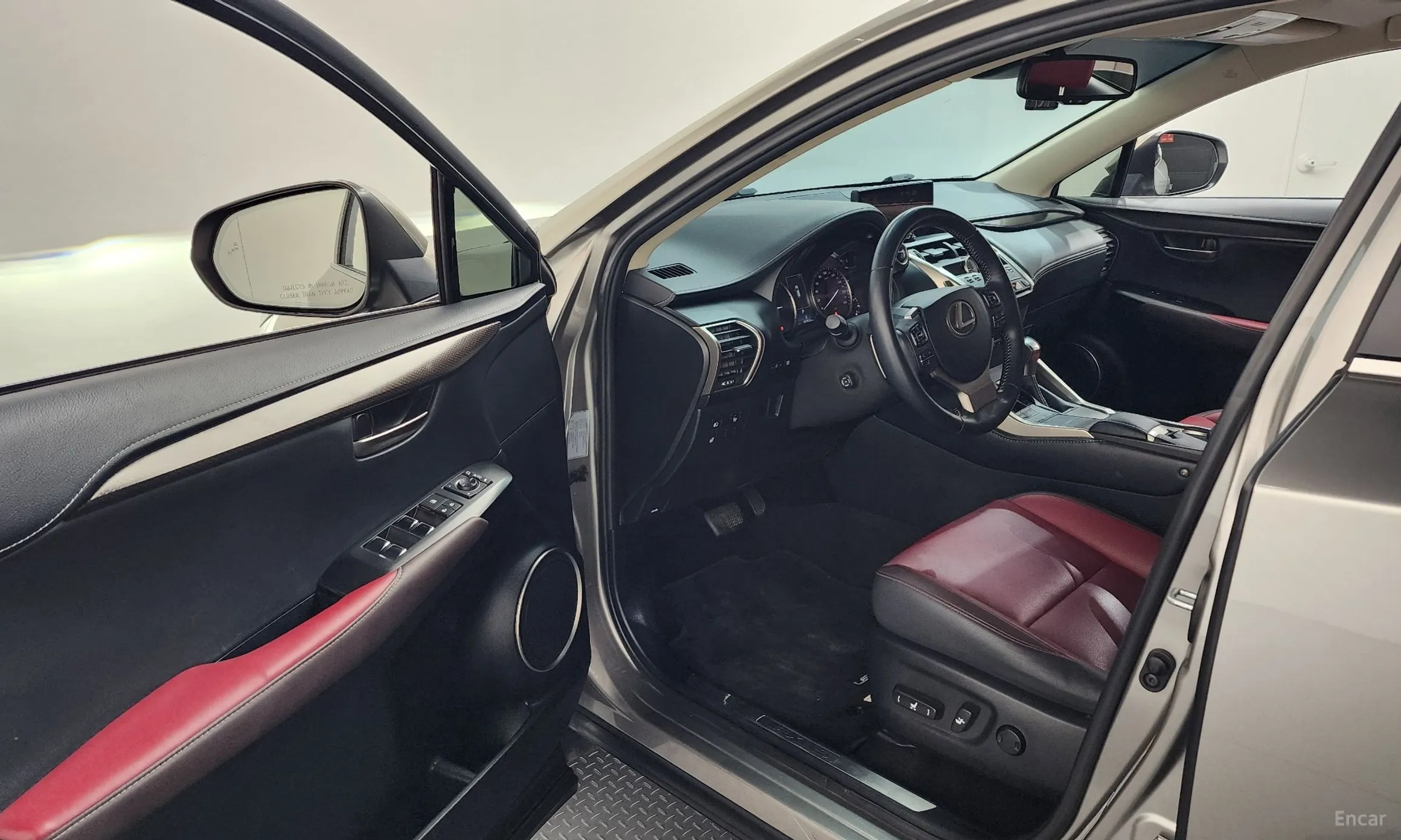 Lexus NX300h превью 10