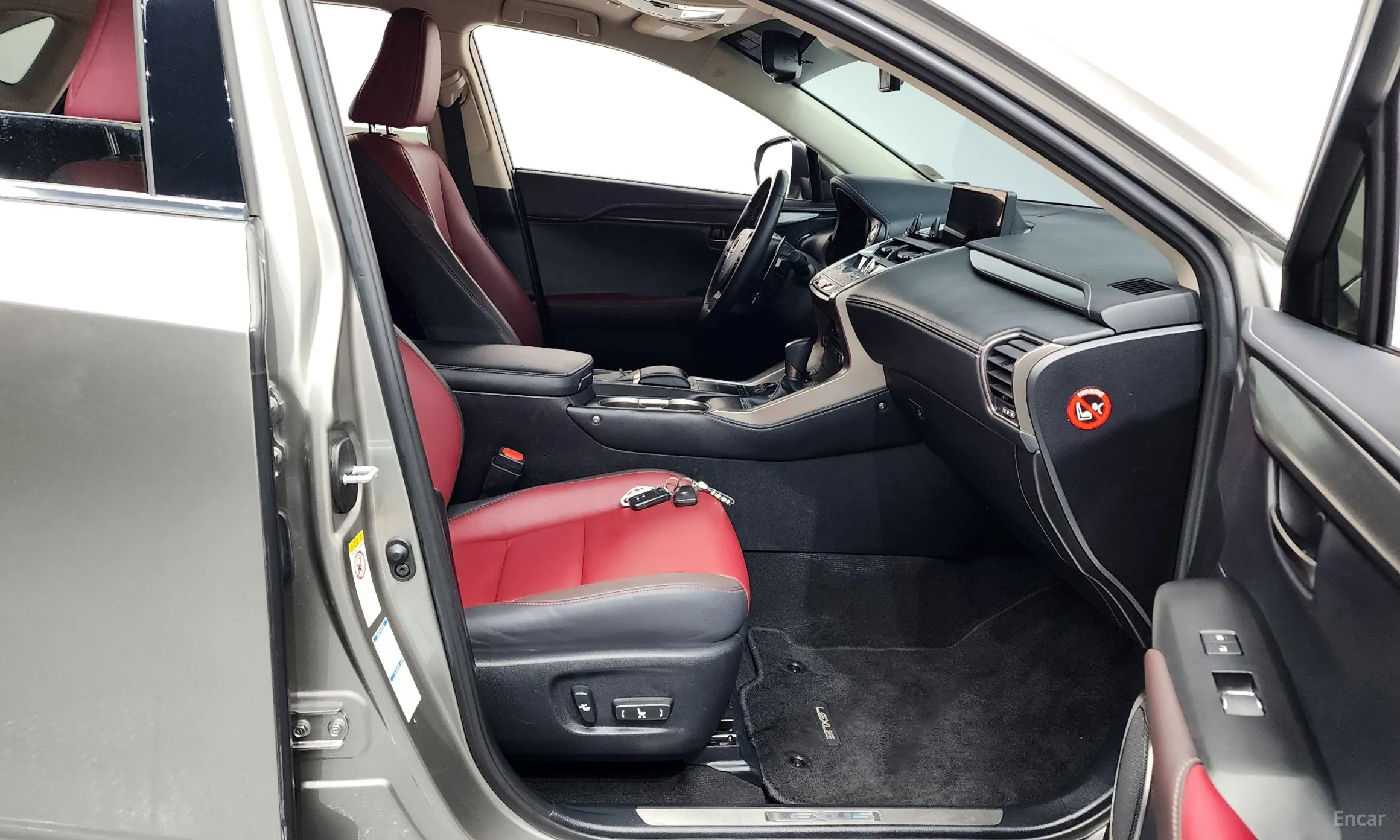Lexus NX300h превью 11