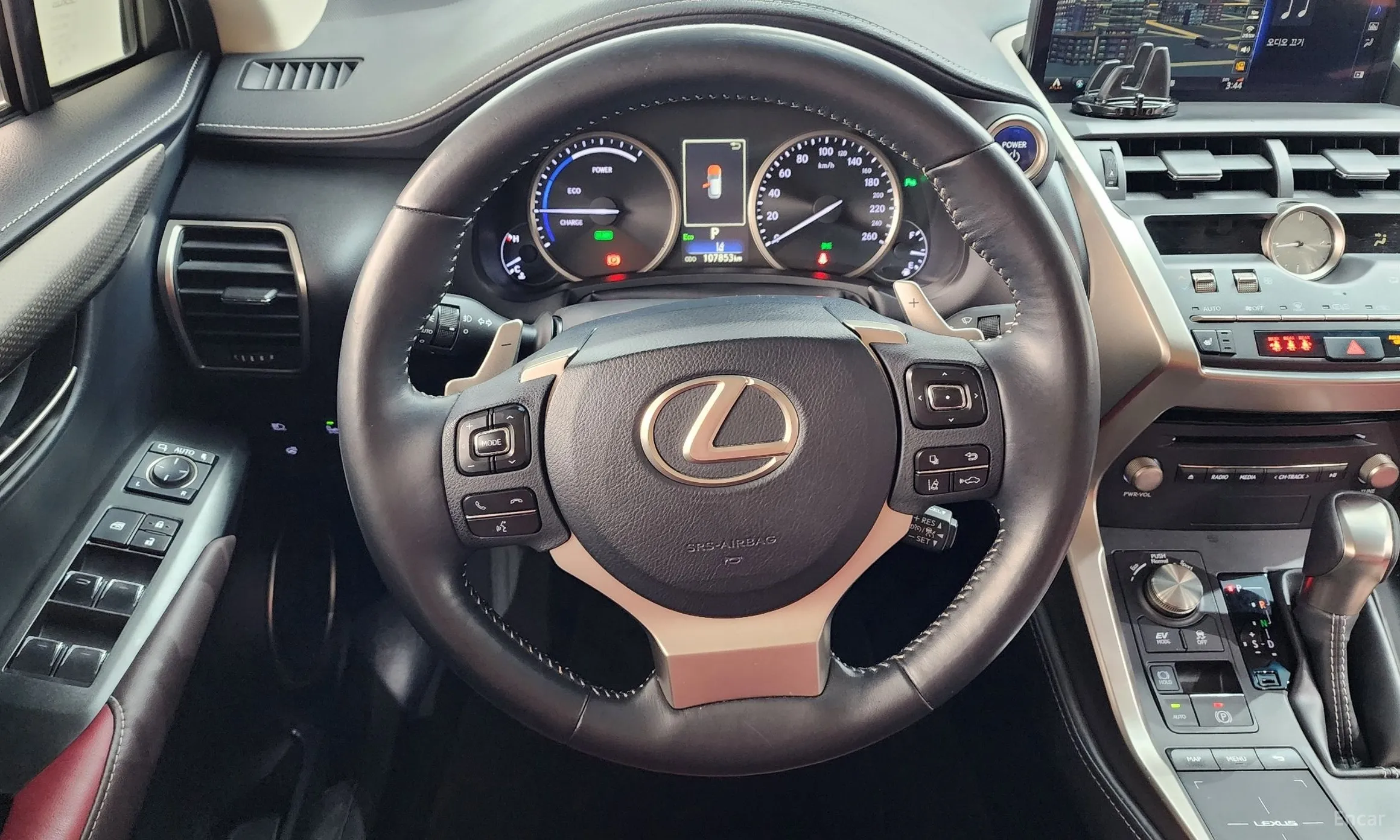 Lexus NX300h превью 13