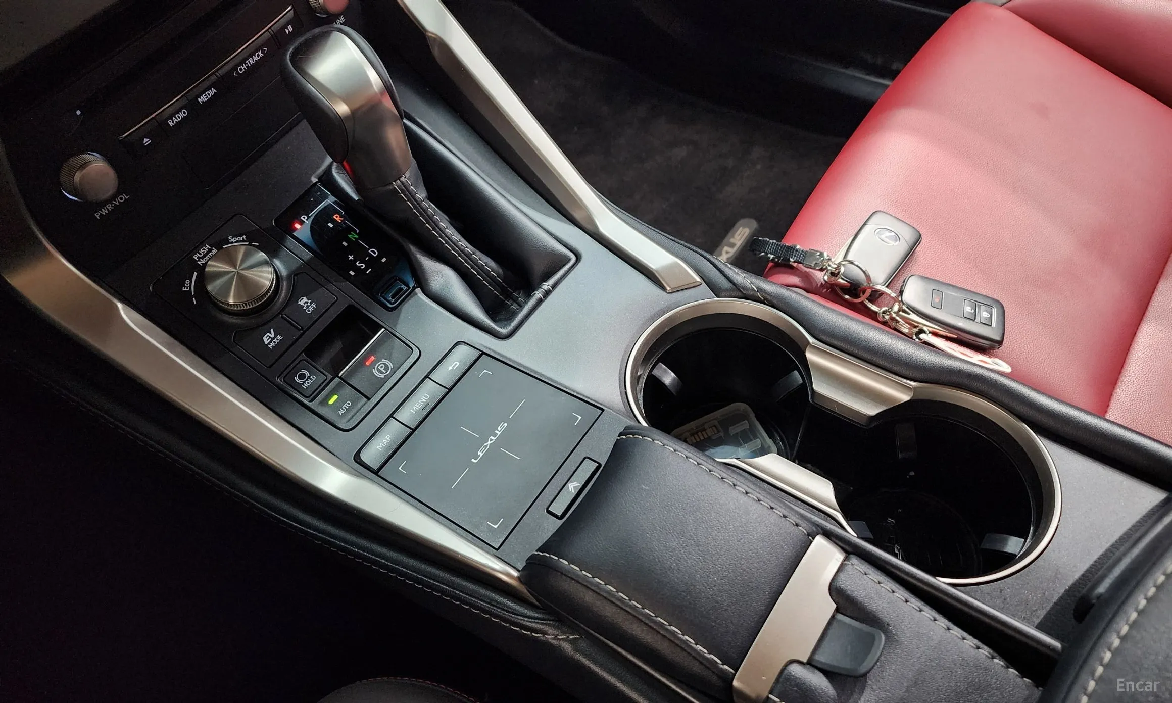 Lexus NX300h превью 9