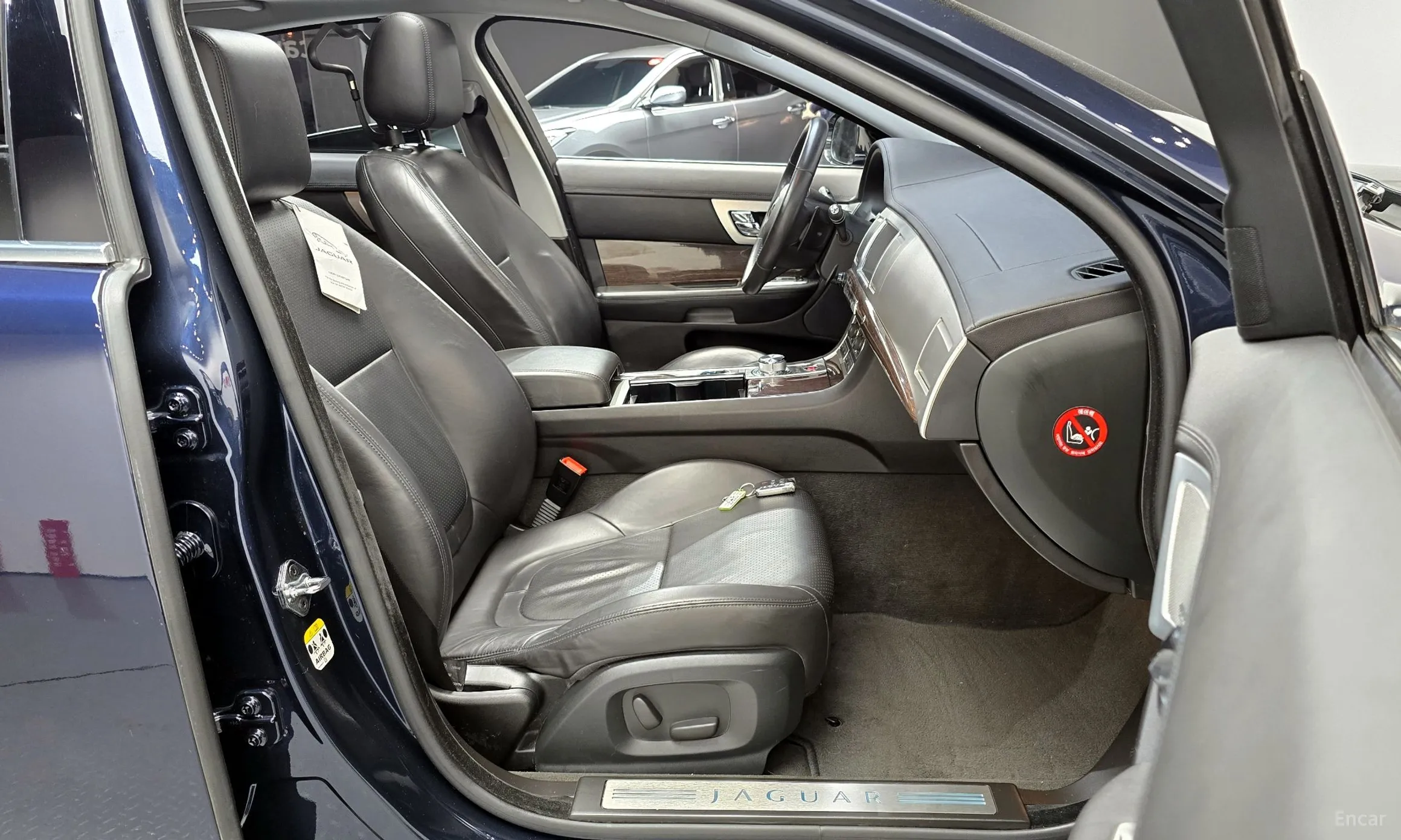 Jaguar New XF превью 10