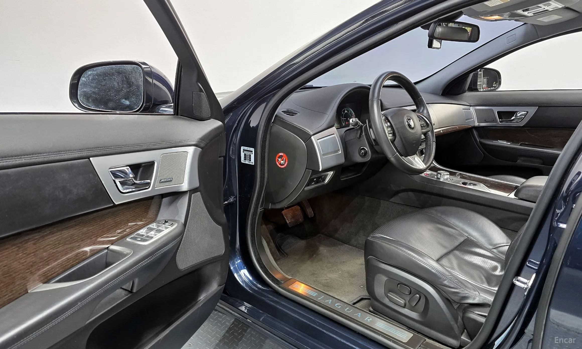Jaguar New XF превью 11
