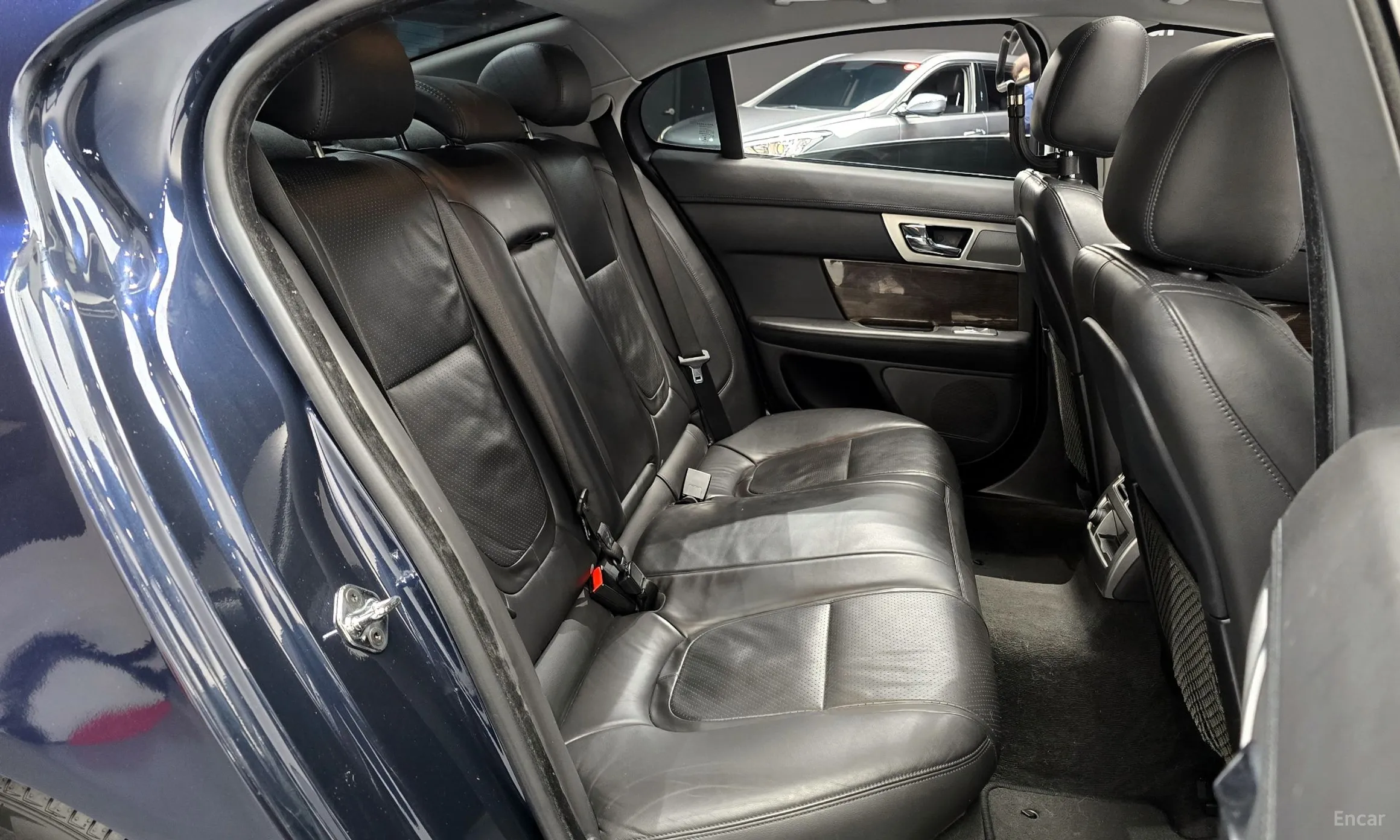 Jaguar New XF превью 12