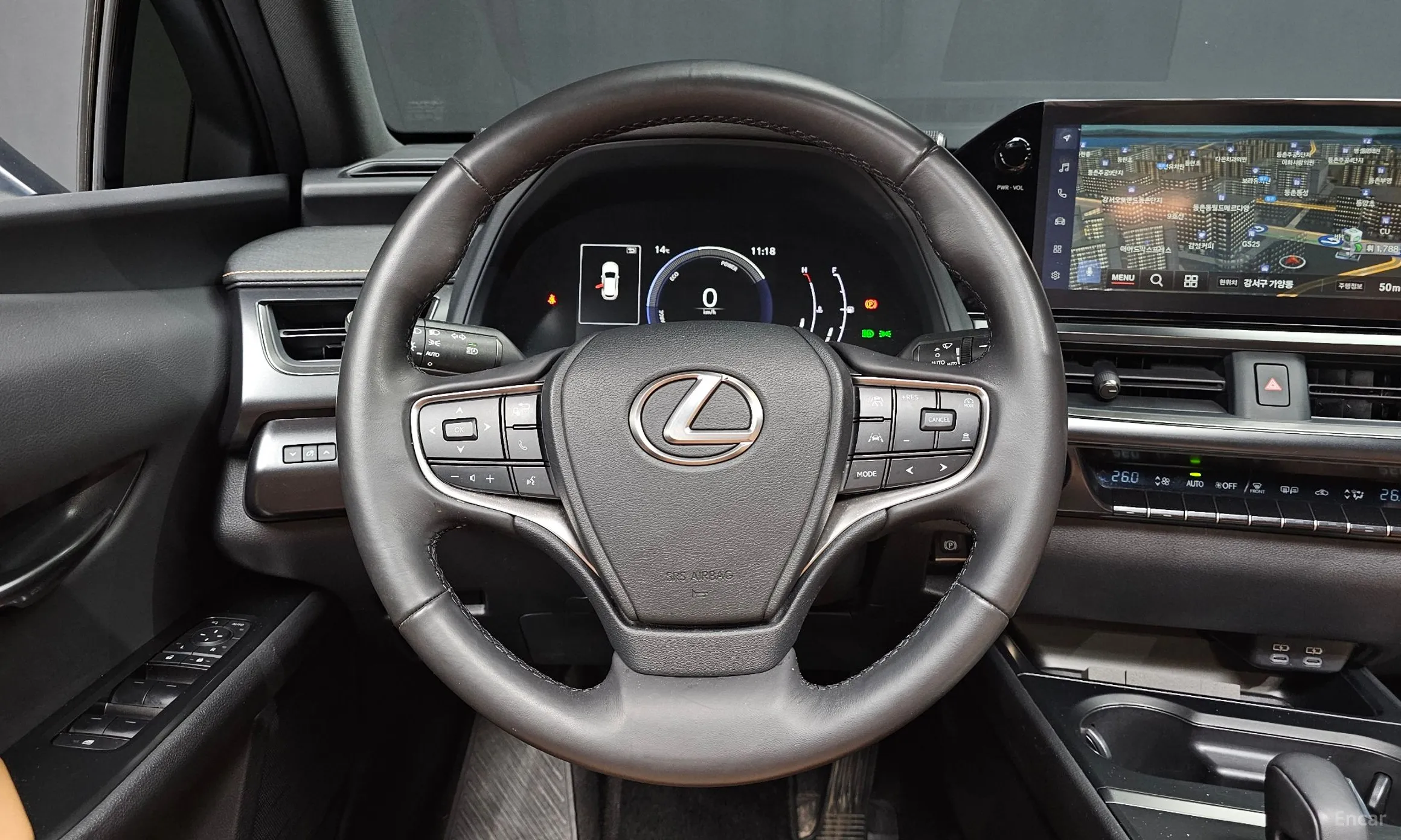 Lexus UX300h превью 13