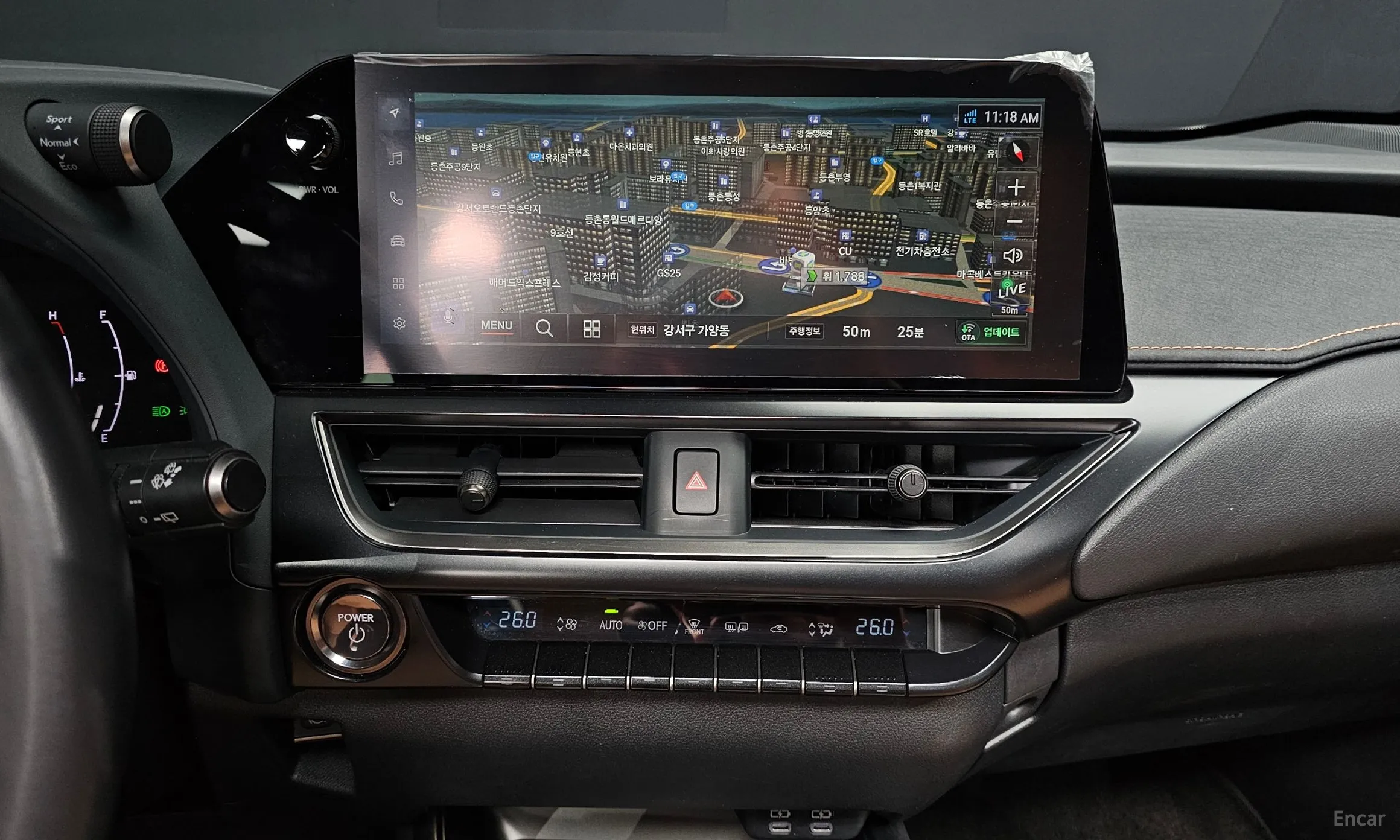 Lexus UX300h превью 14
