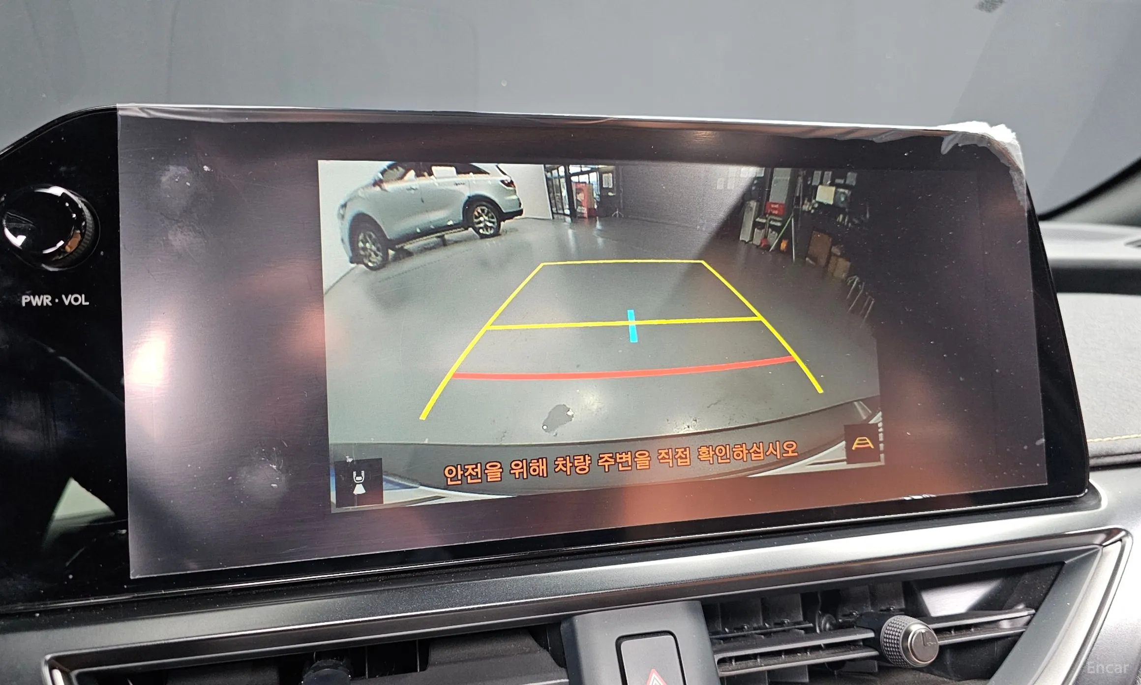 Lexus UX300h превью 15