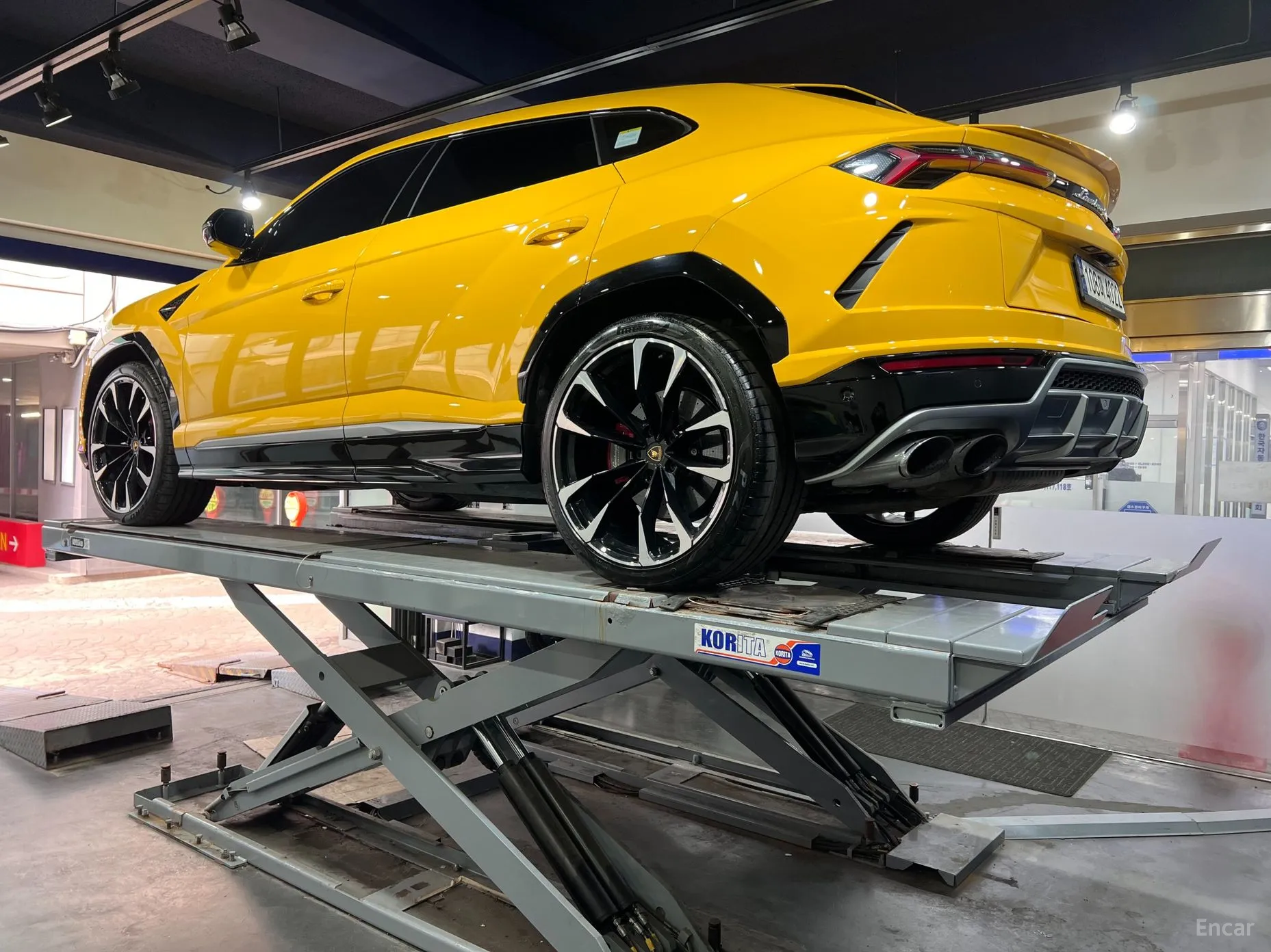 Lamborghini Urus превью 18