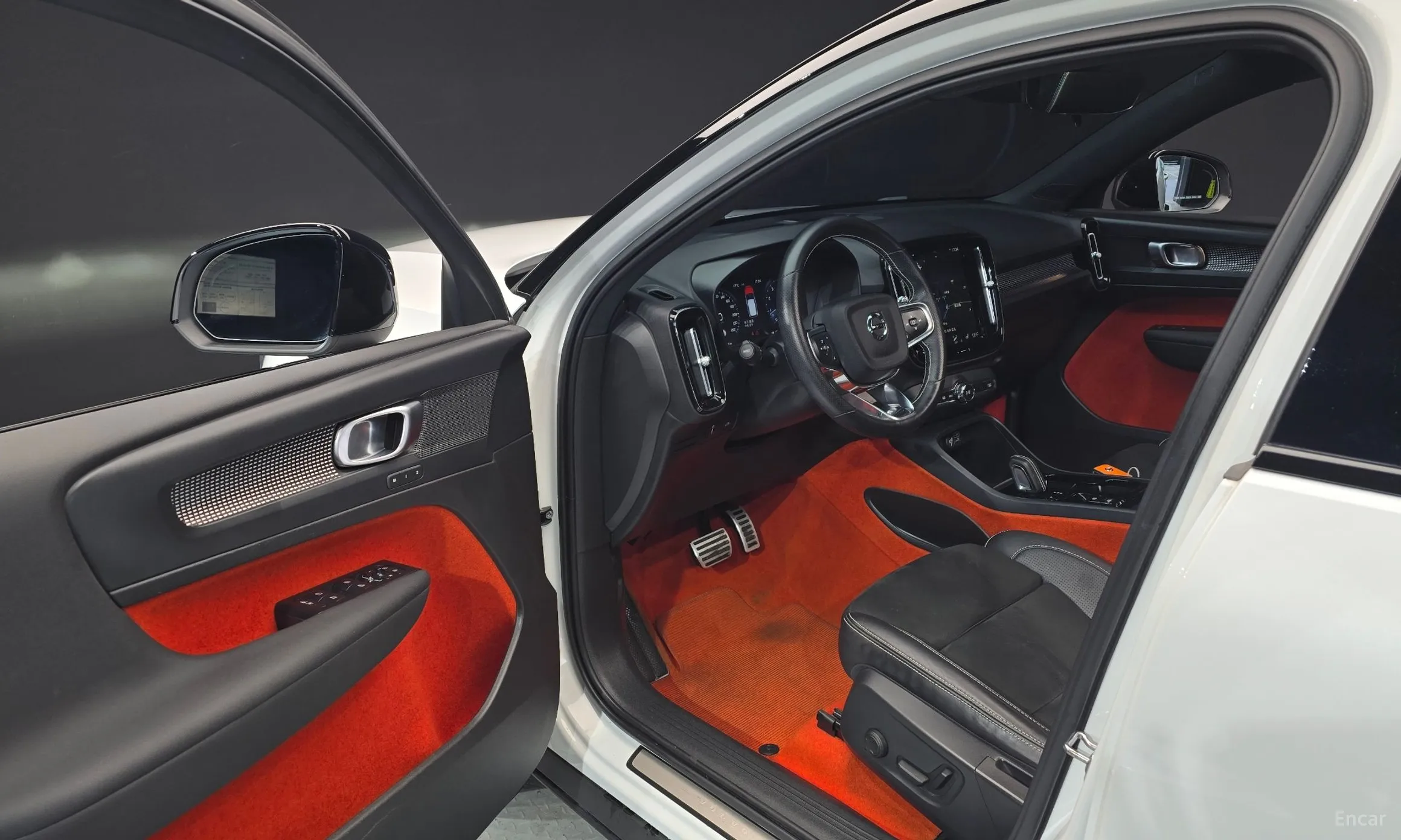 Volvo XC40 превью 11