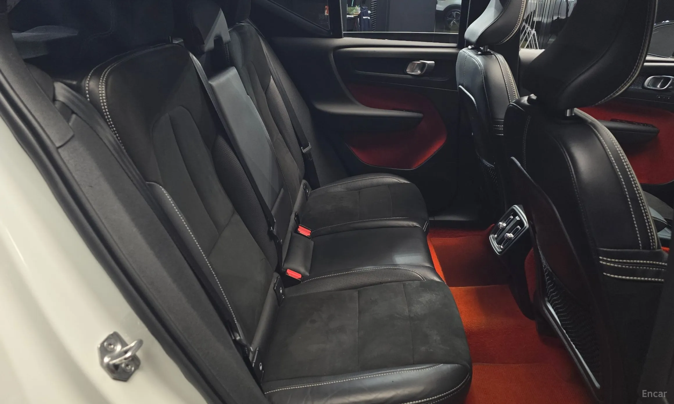 Volvo XC40 превью 12