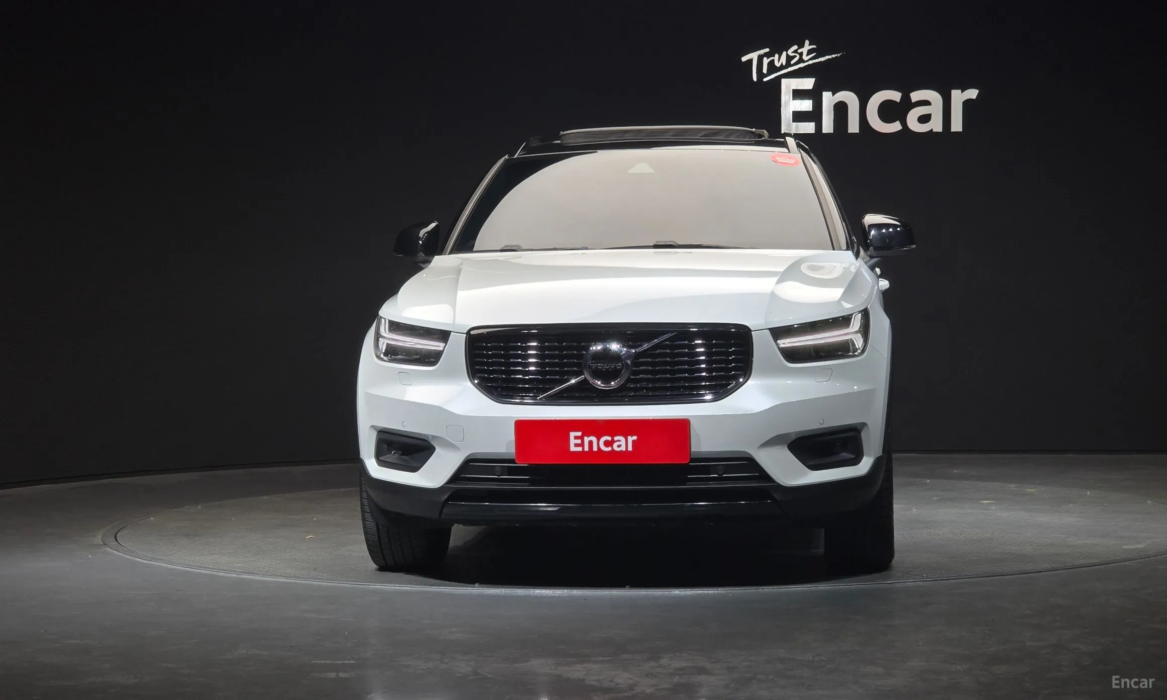 Volvo XC40 превью 3
