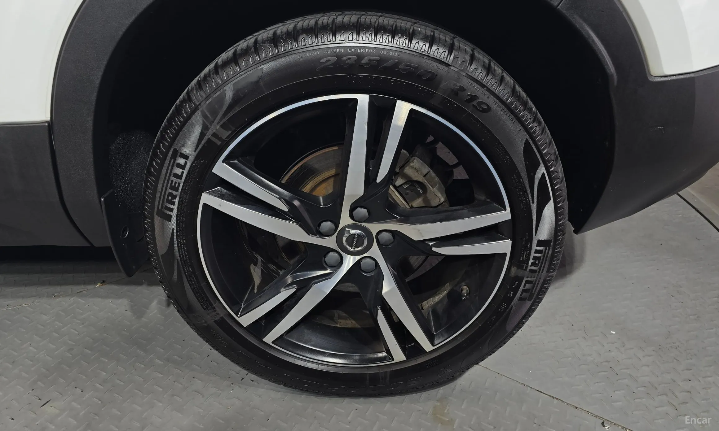 Volvo XC40 превью 5