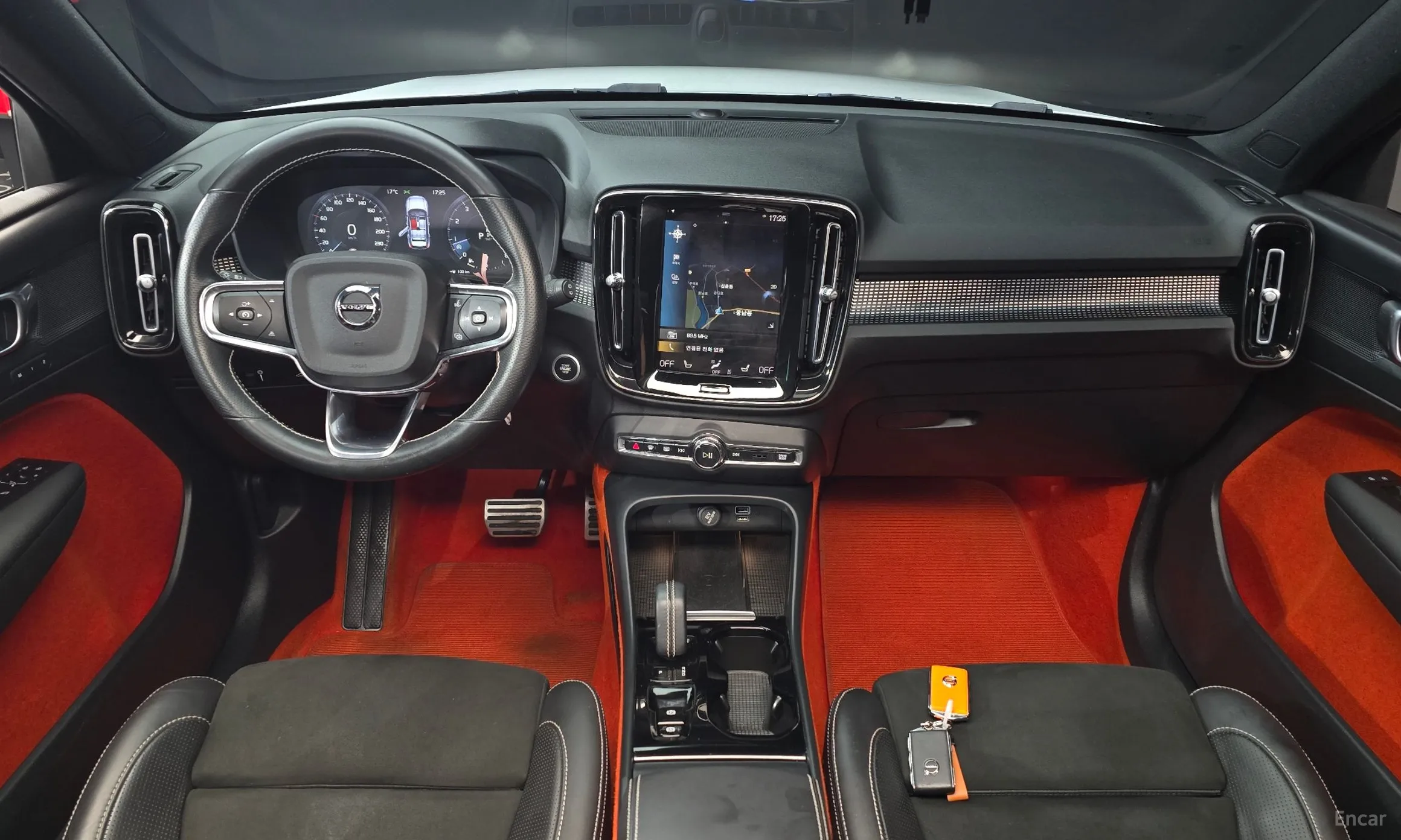 Volvo XC40 превью 7