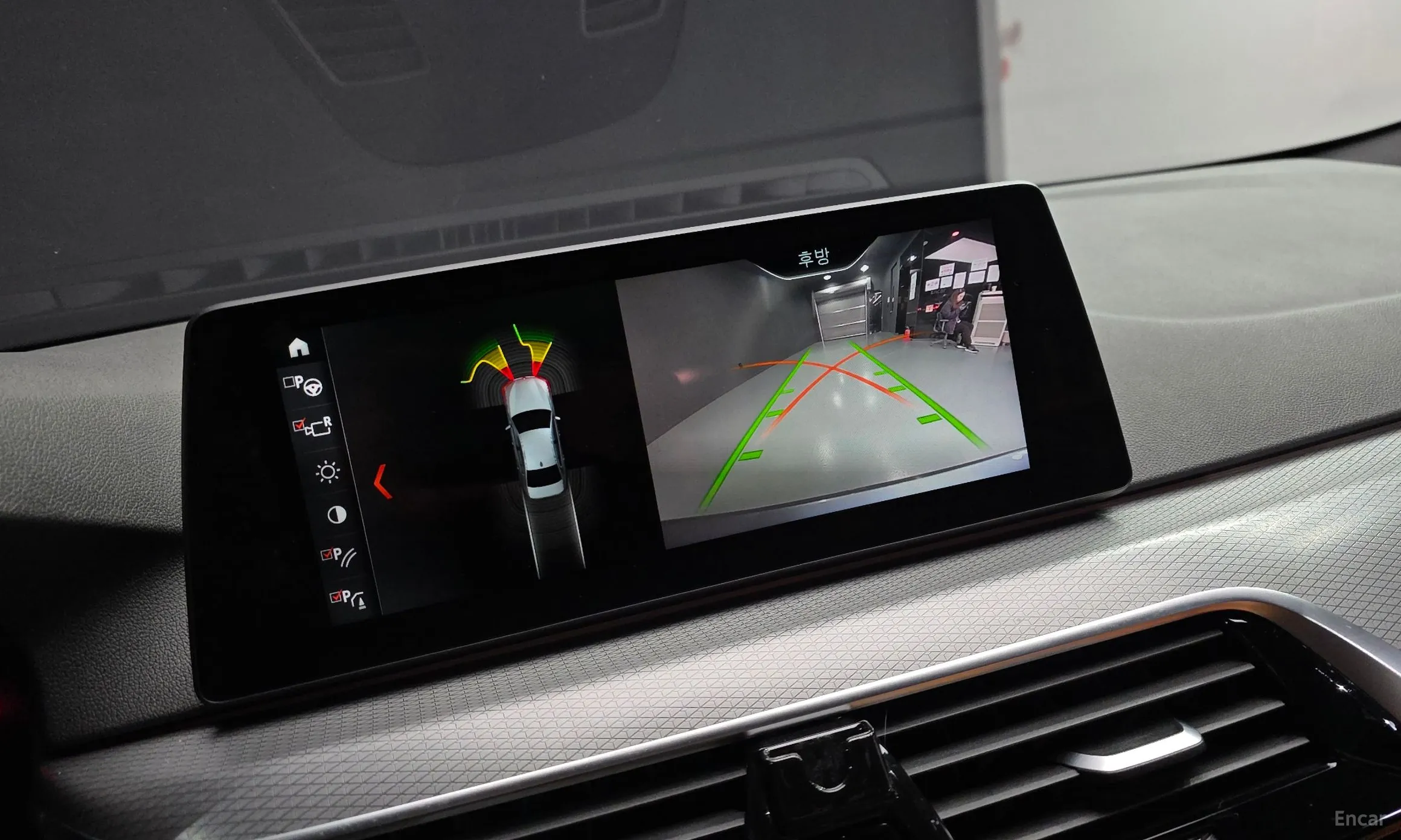 BMW 5 Series (G30) превью 15