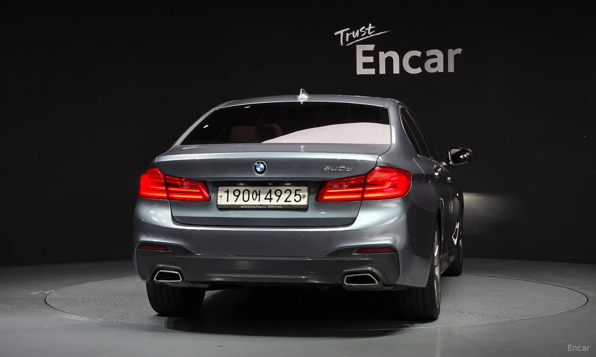 BMW 5 Series (G30) превью 4