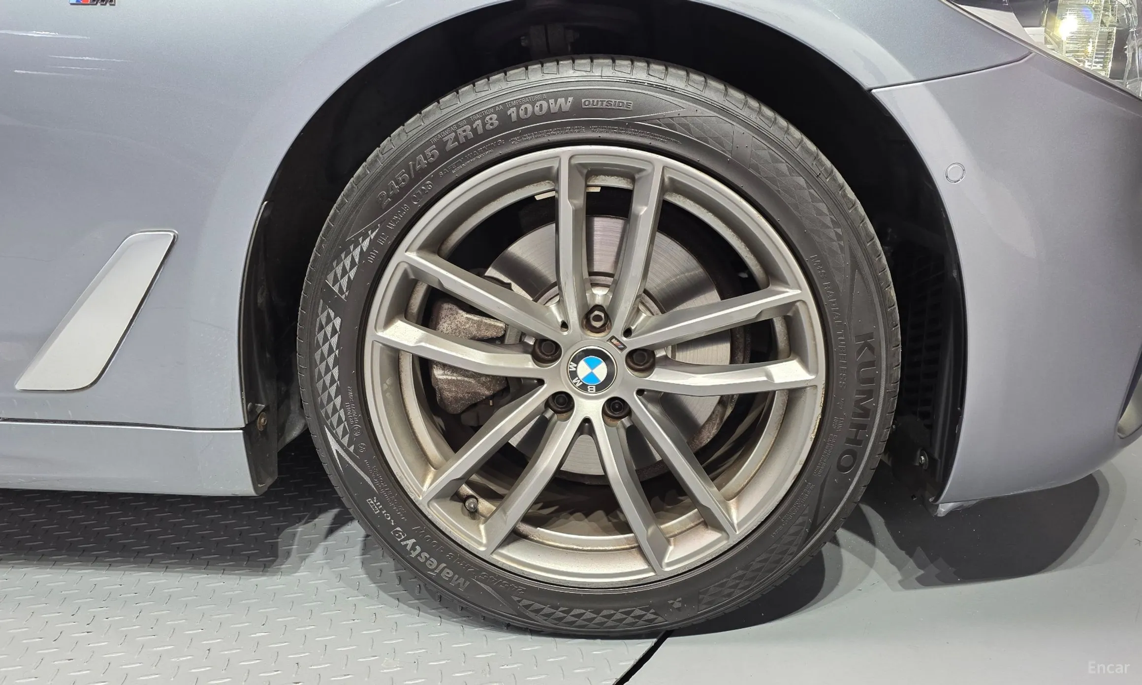 BMW 5 Series (G30) превью 5