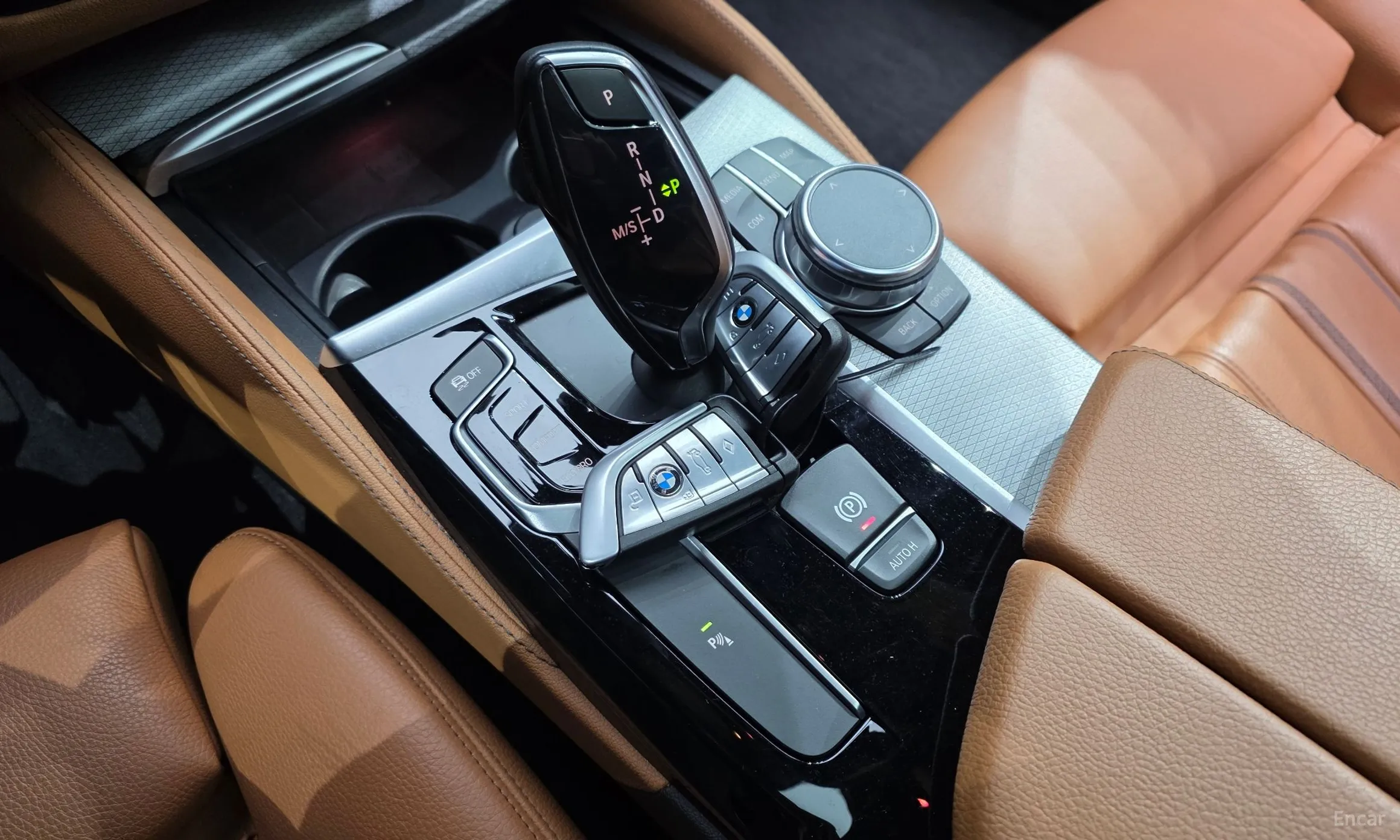 BMW 5 Series (G30) превью 9