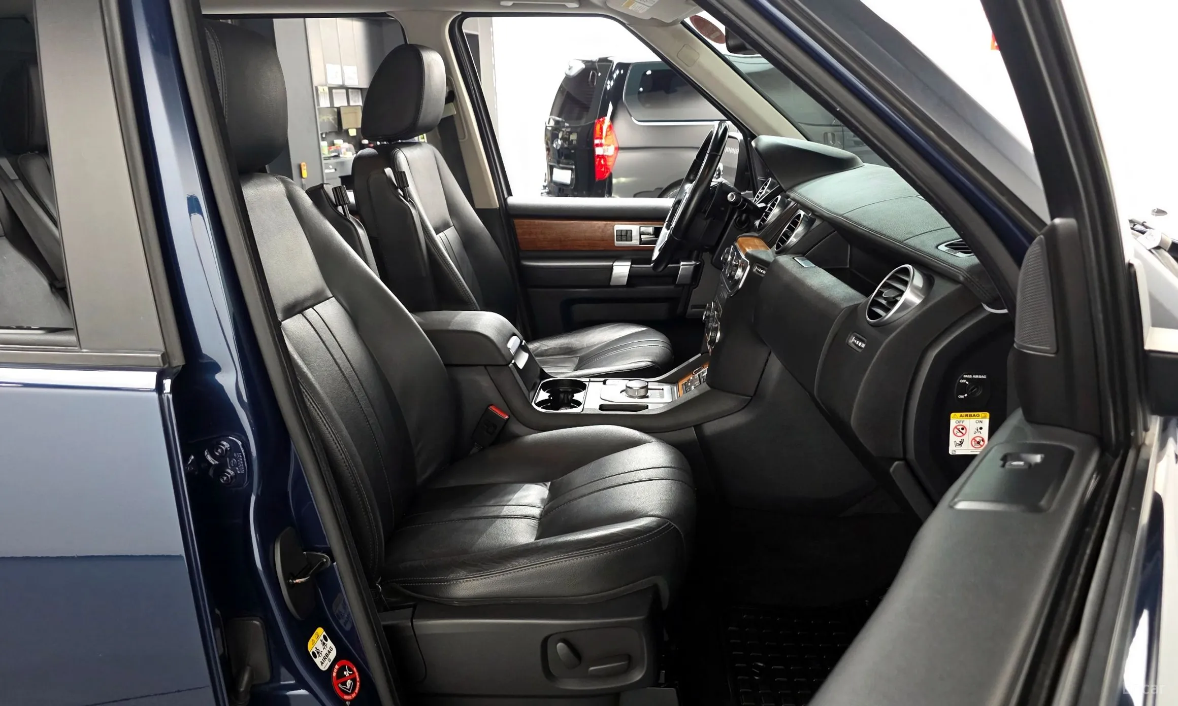 Land Rover Discovery 4 превью 11