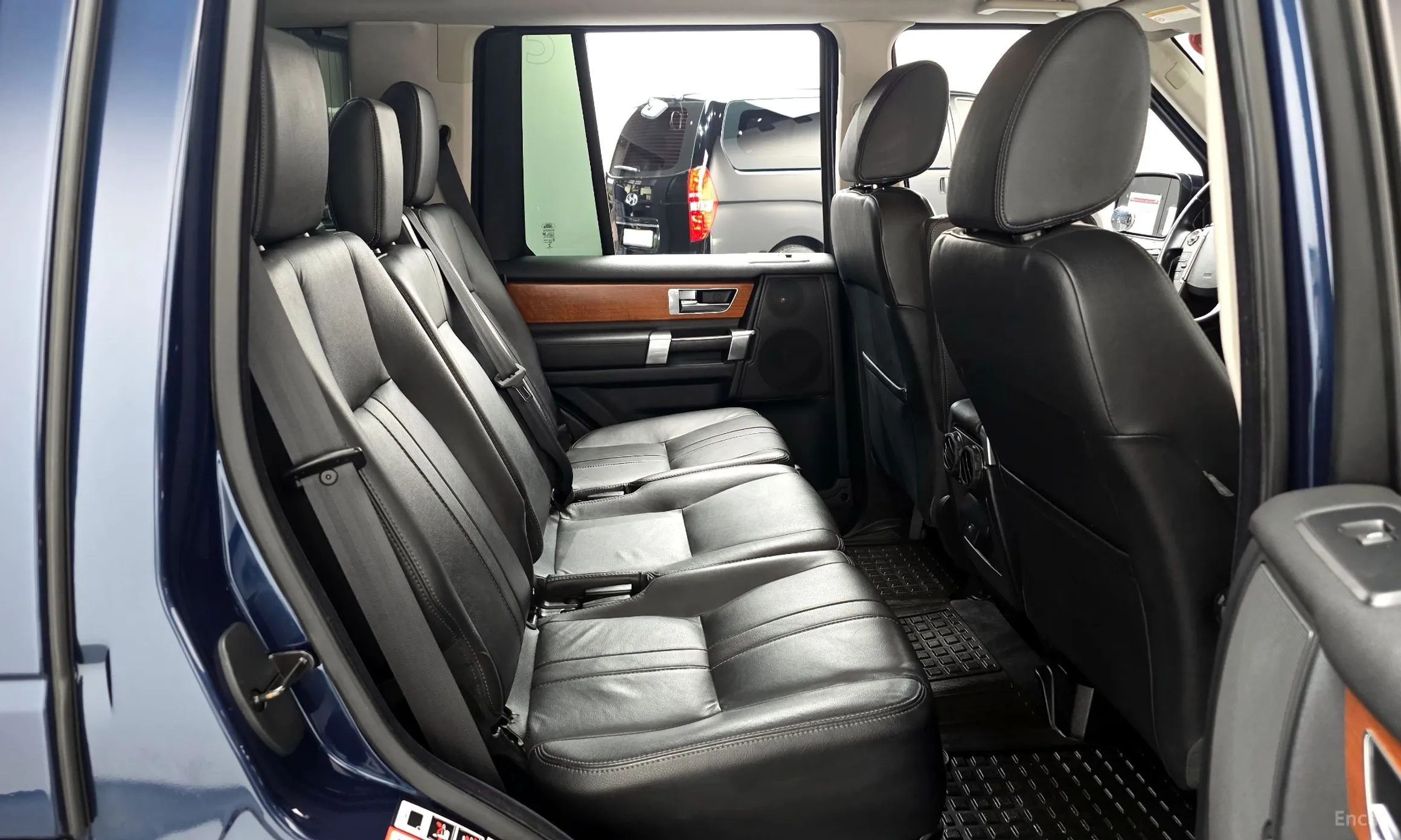 Land Rover Discovery 4 превью 12