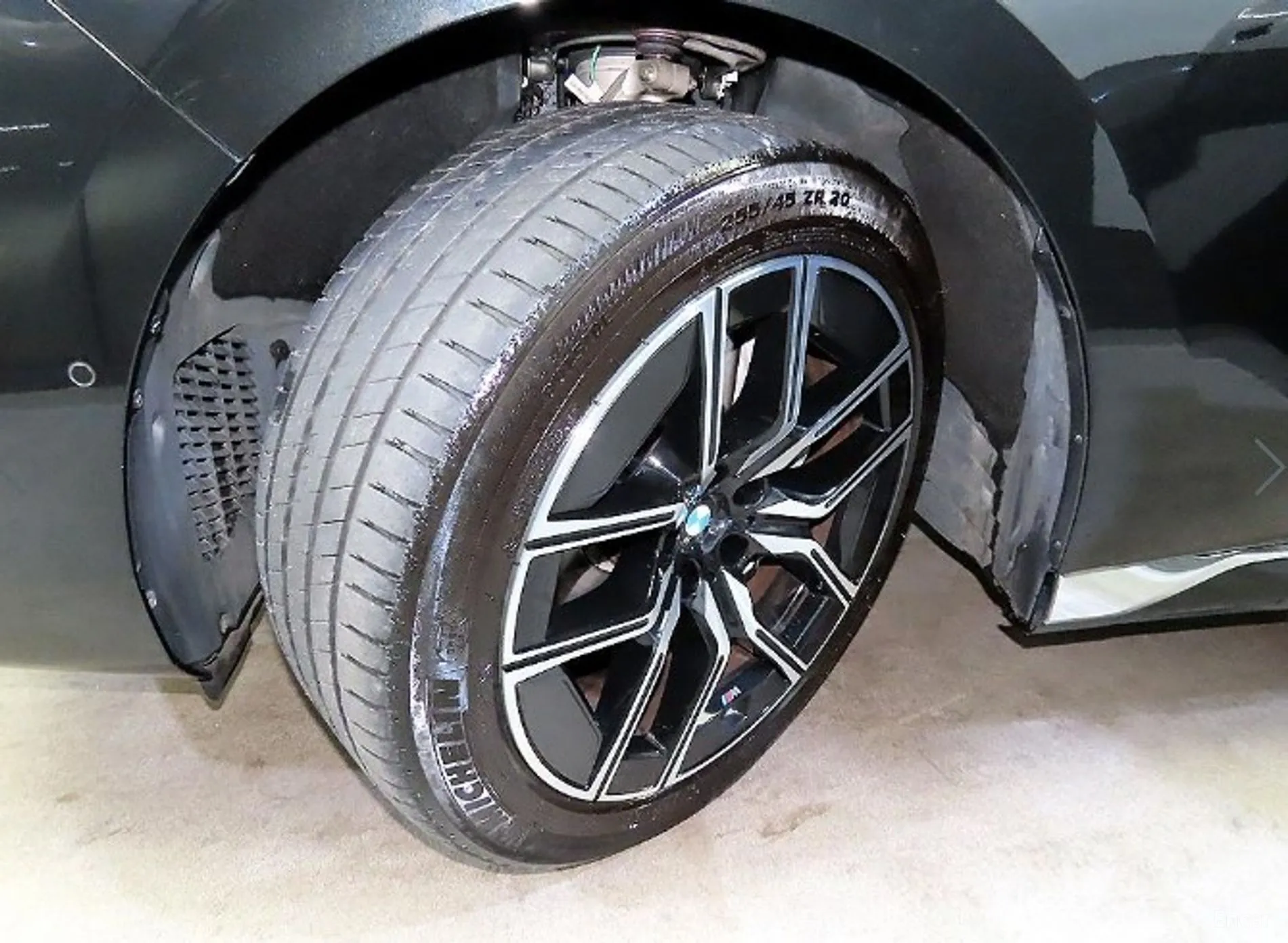 BMW 7 Series (G70) превью 20