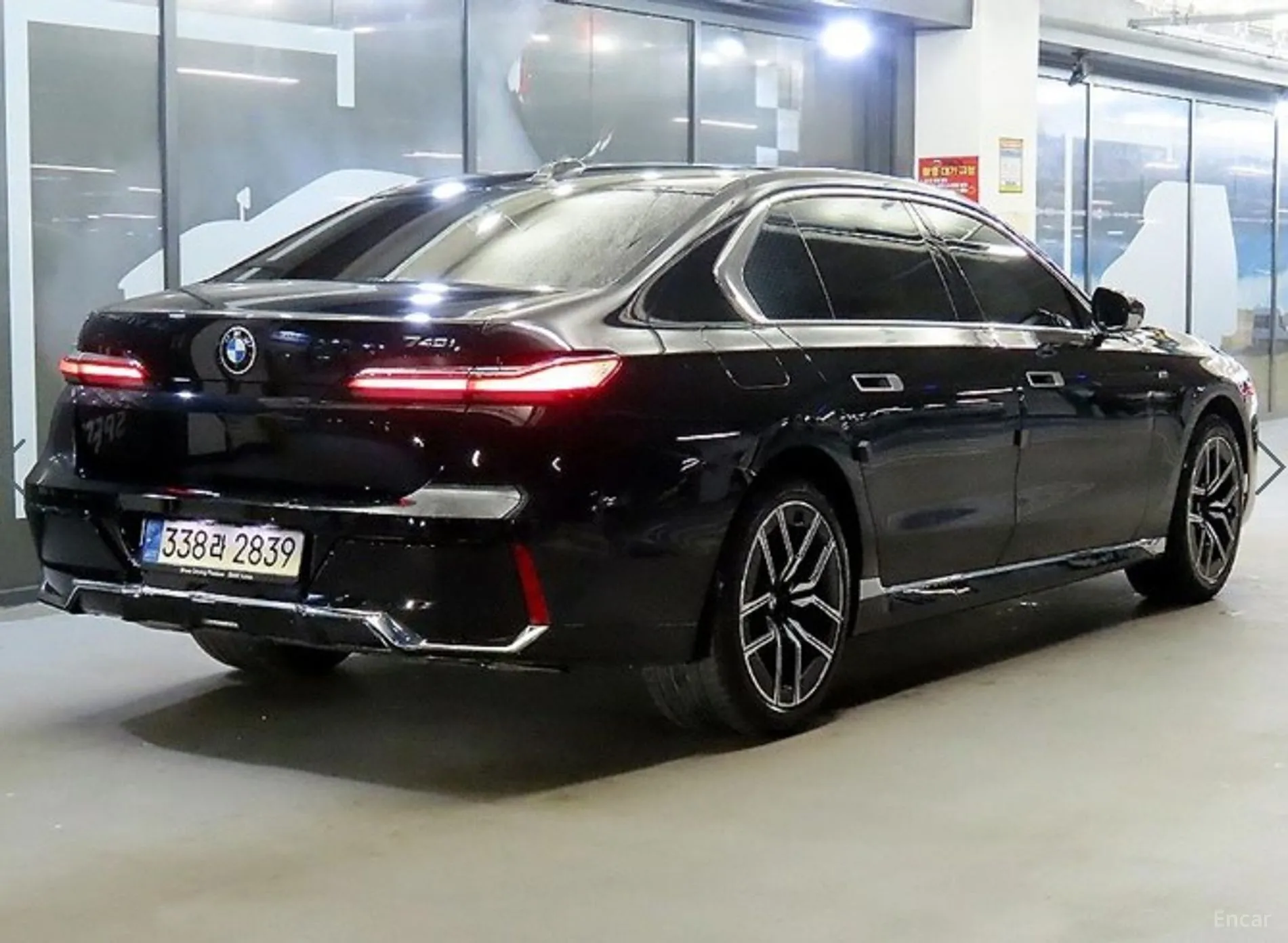 BMW 7 Series (G70) превью 4