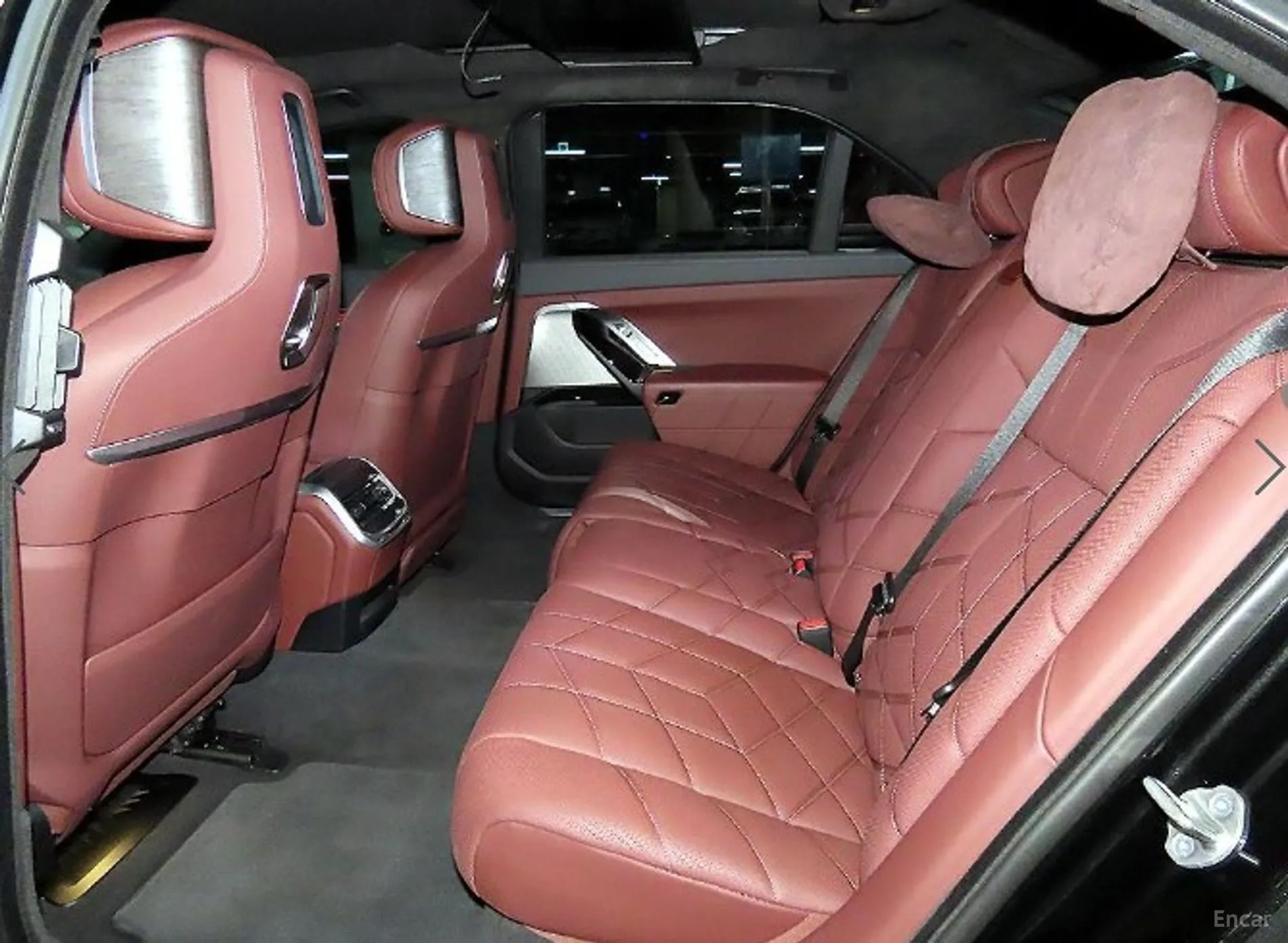 BMW 7 Series (G70) превью 7
