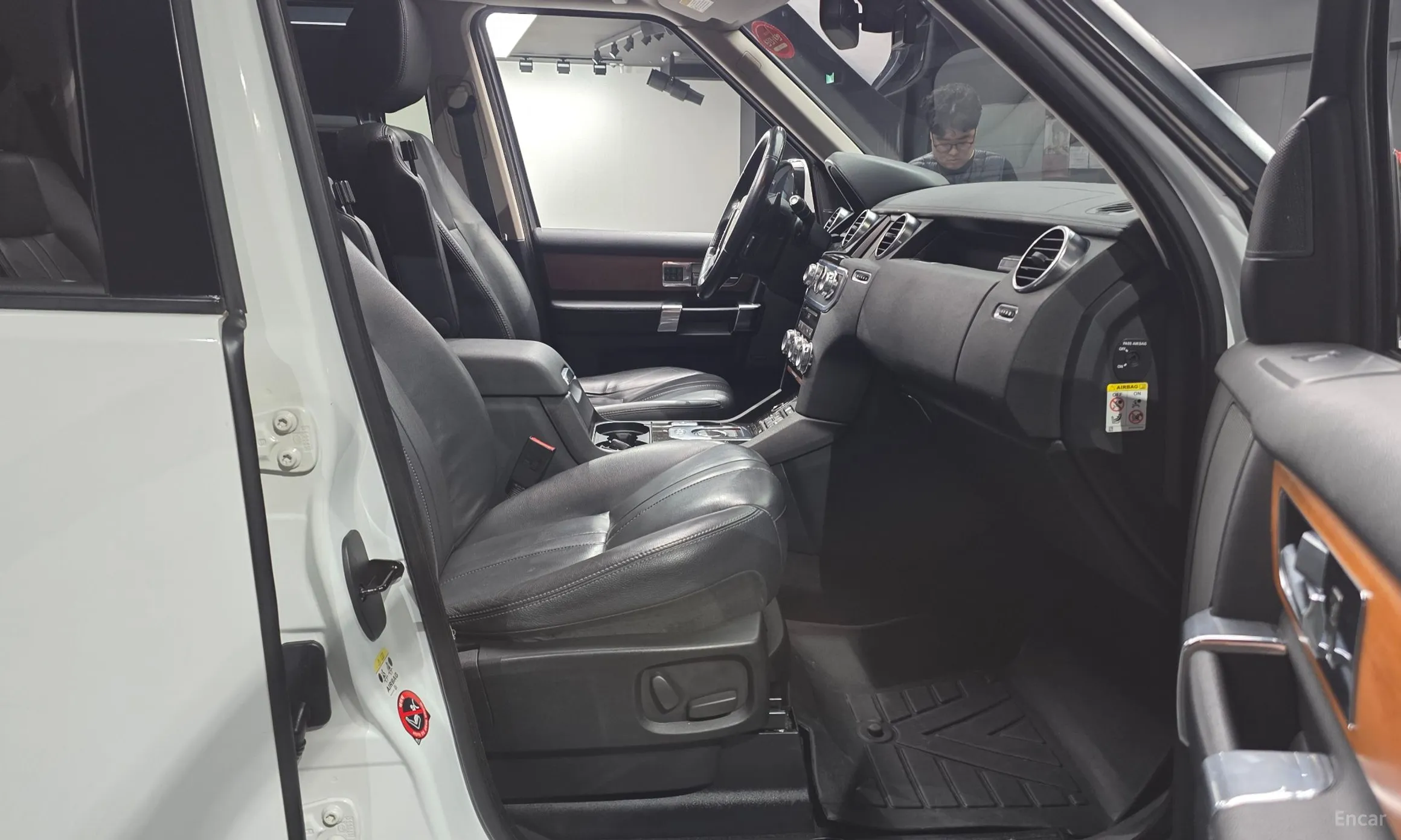 Land Rover Discovery 4 превью 10