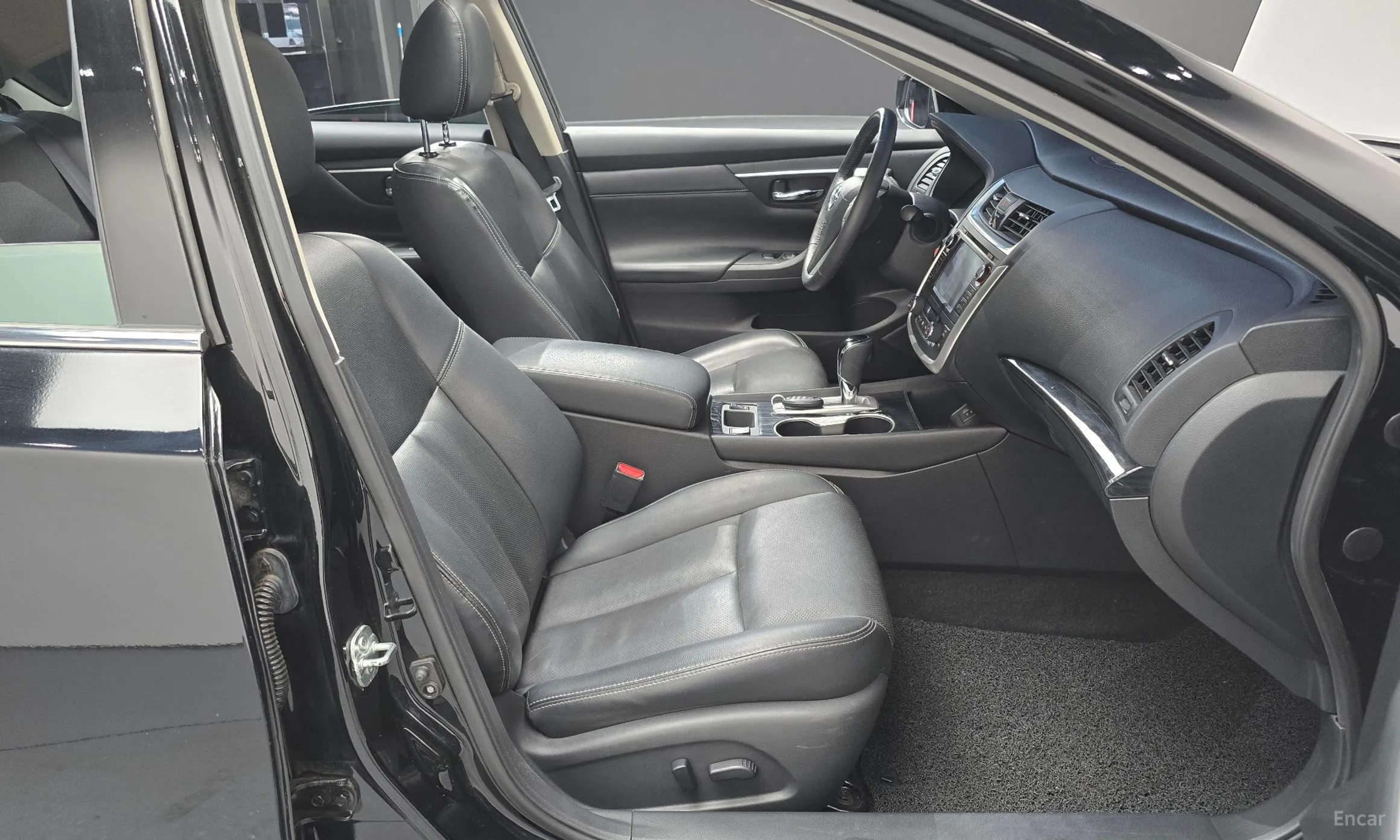 Nissan Altima превью 10