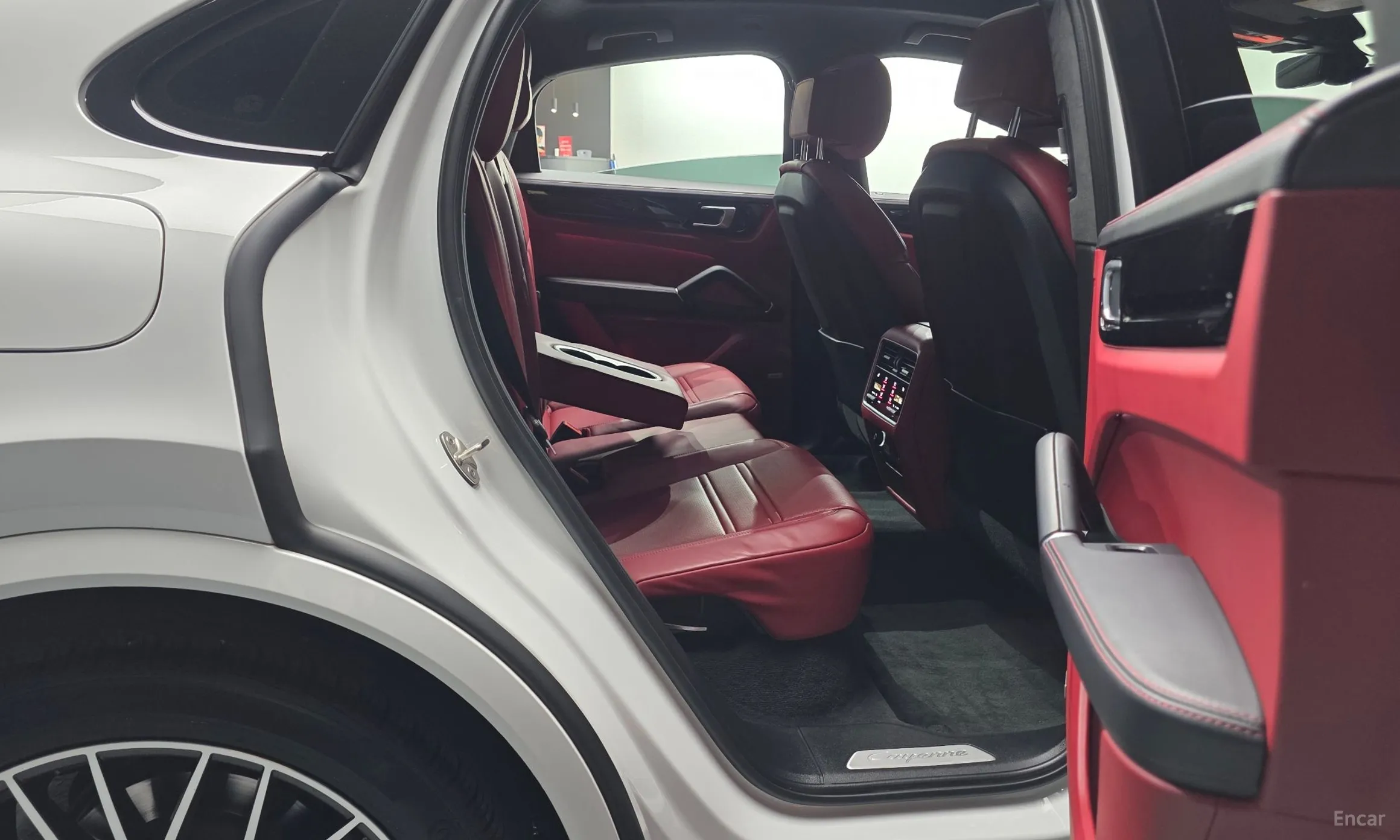 Porsche Cayenne (PO536) превью 12