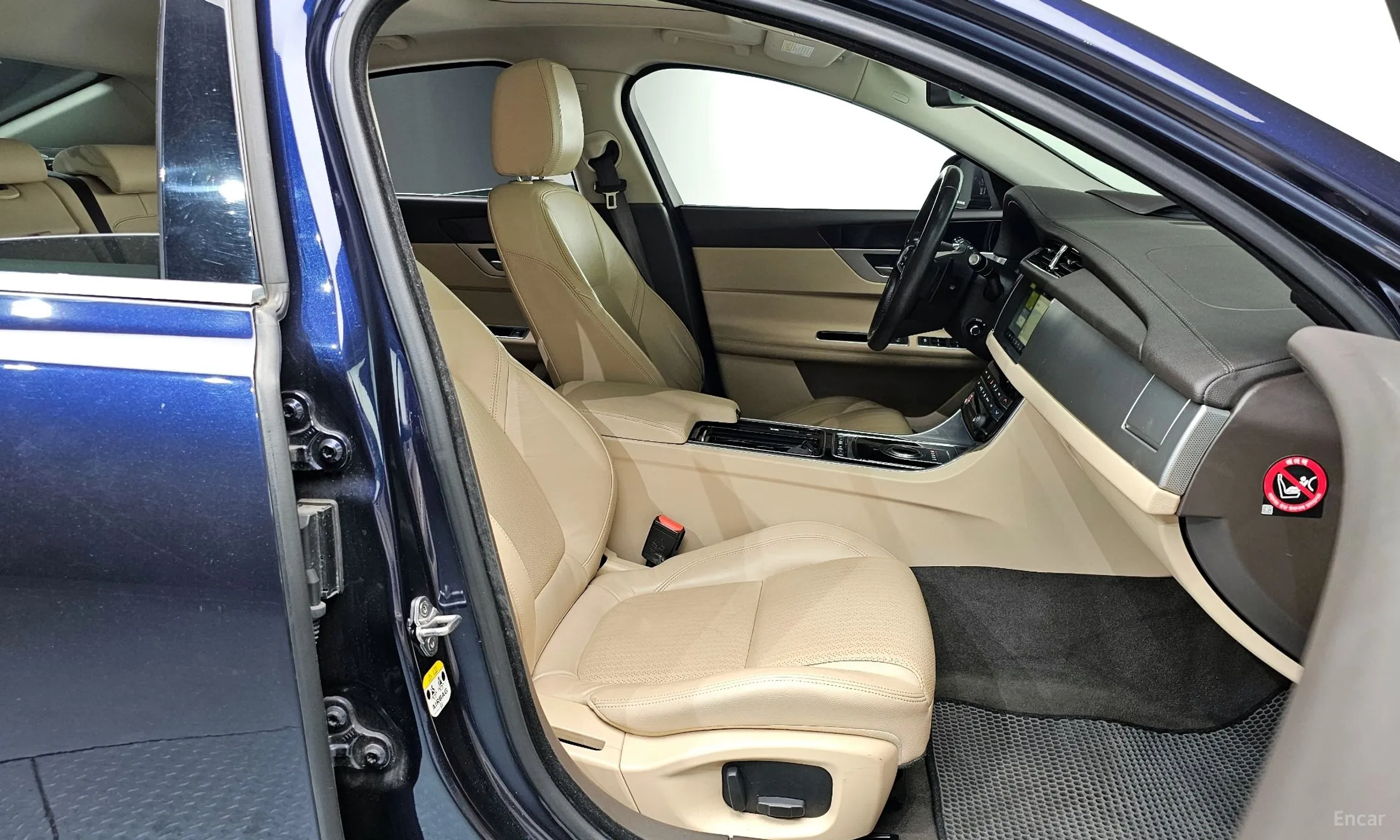 Jaguar XF (x260) превью 10
