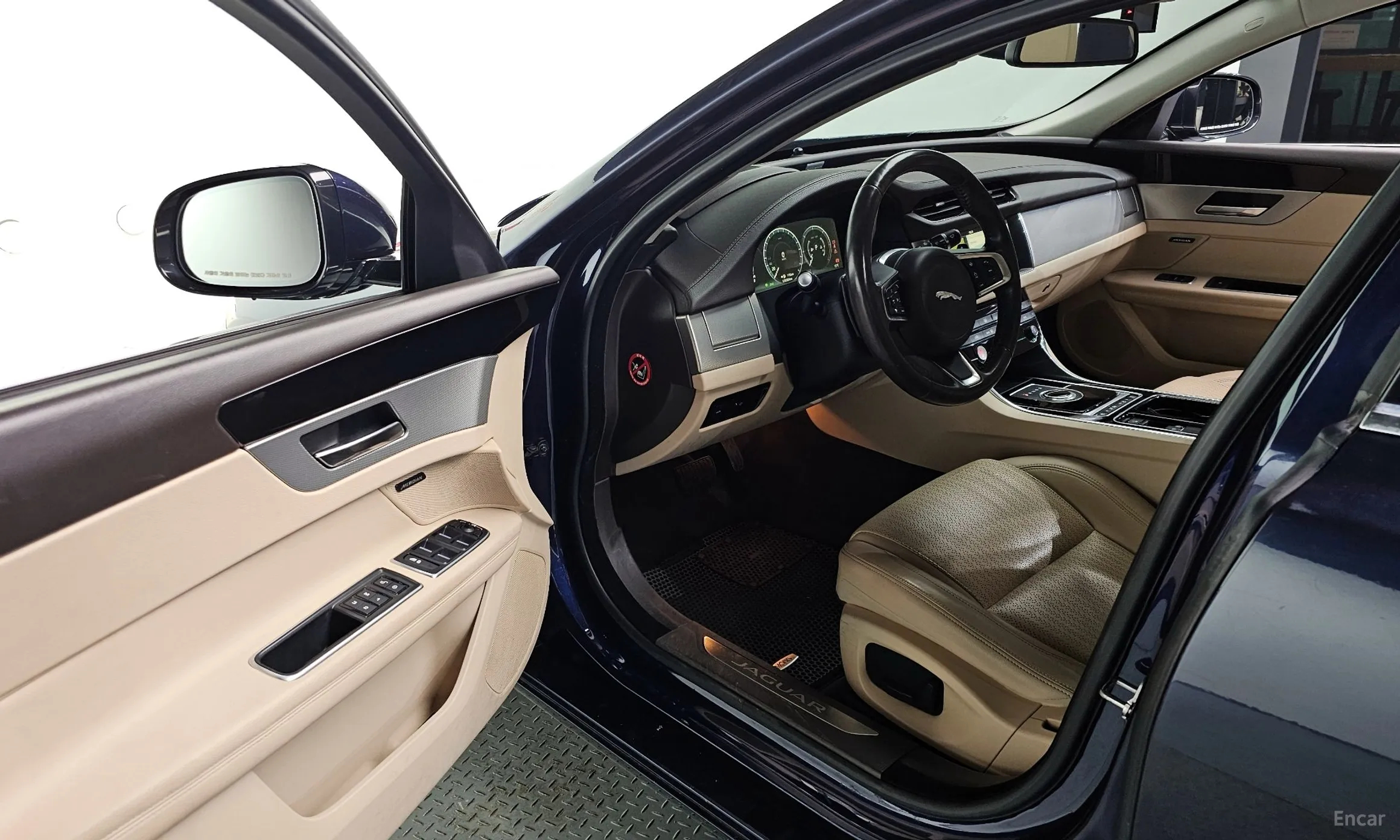 Jaguar XF (x260) превью 11